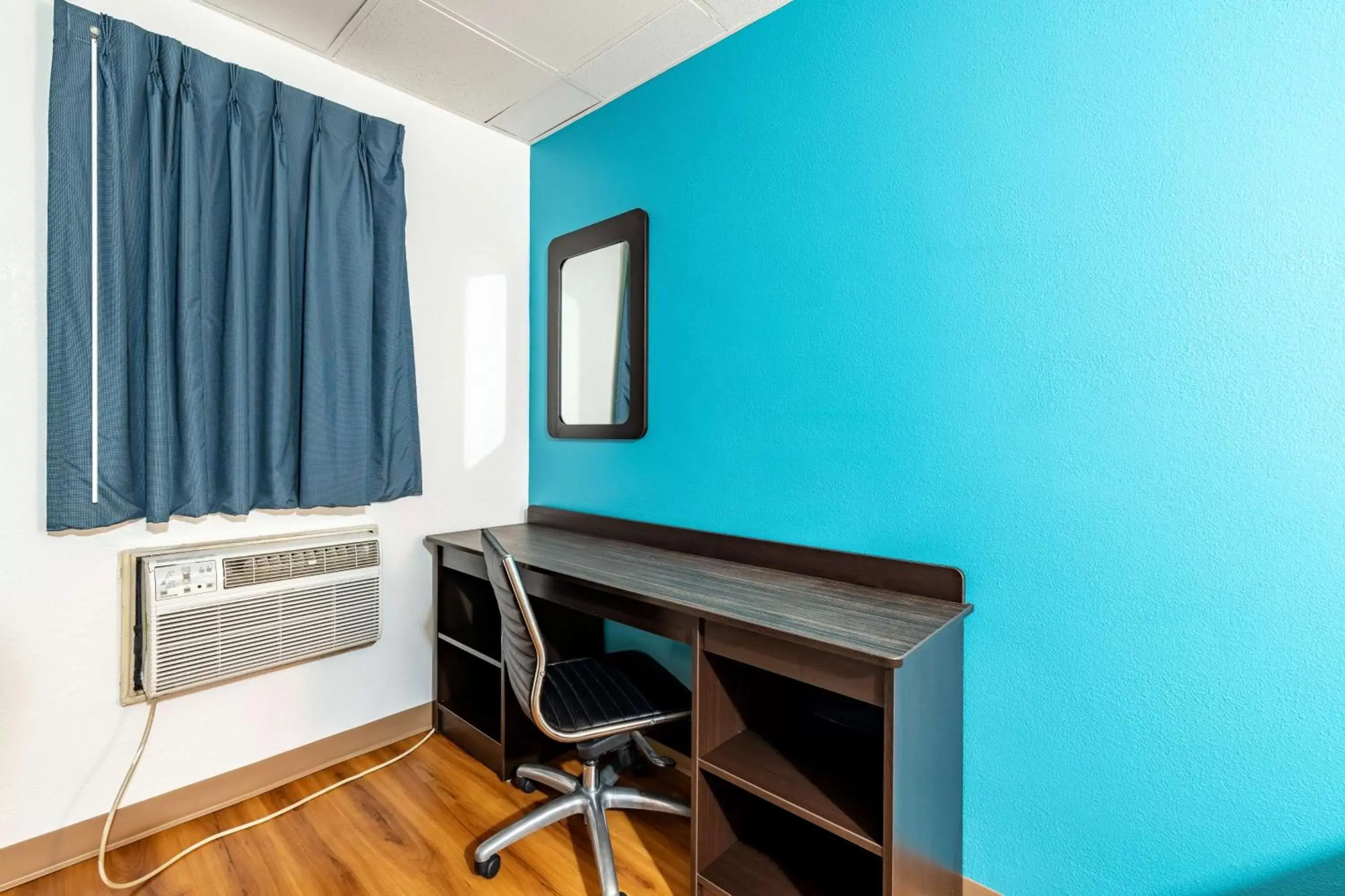 Quadruple Room - Non-Smoking in Motel 6-Elmsford, NY - White Plains Quadruple Room - Non-Smoking in Motel 6-Elmsford, NY - White Plains