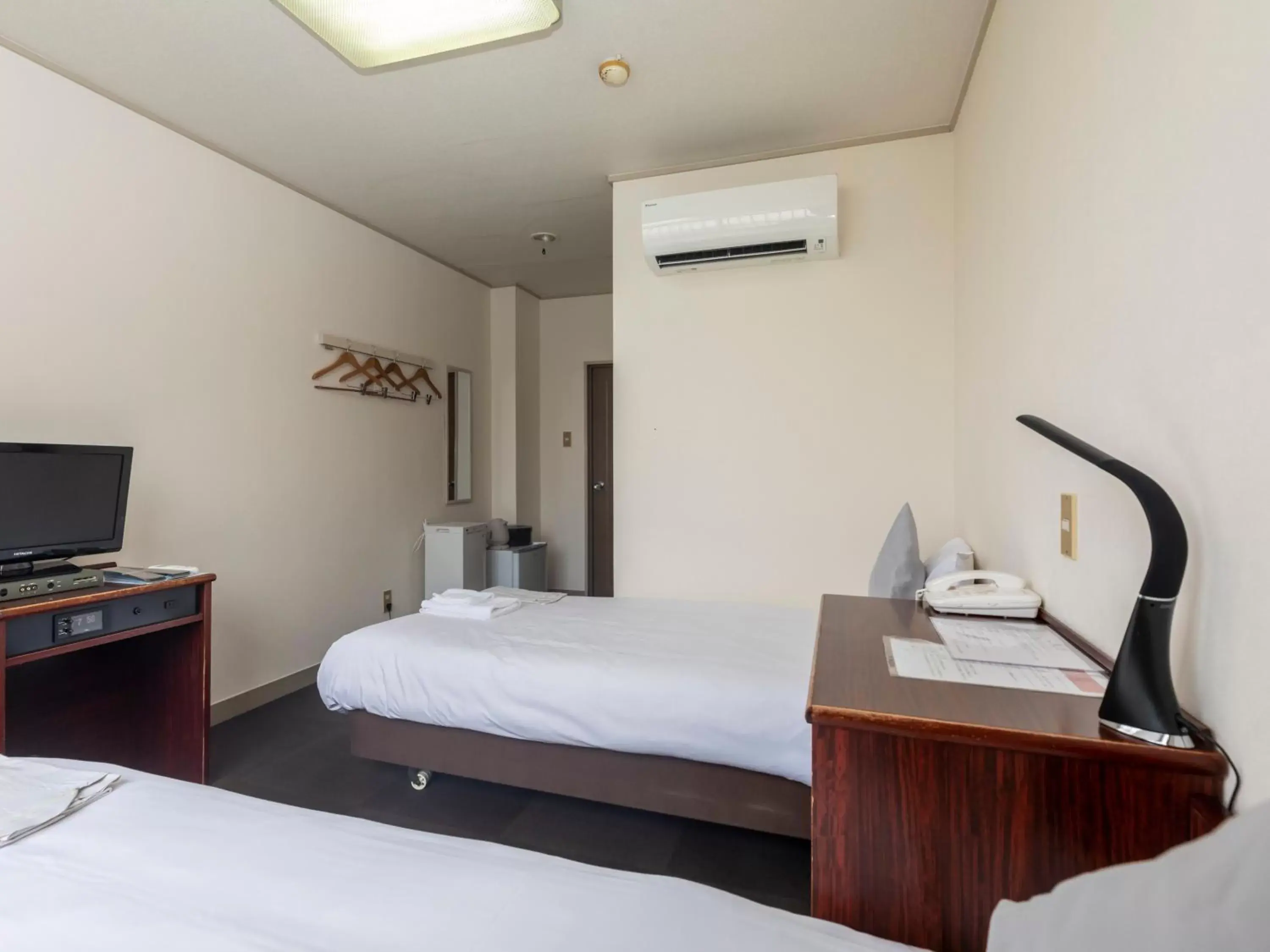 Twin Room - Smoking in Tabist Business Hotel Suehiro Matsuyama Twin Room - Smoking in Tabist Business Hotel Suehiro Matsuyama