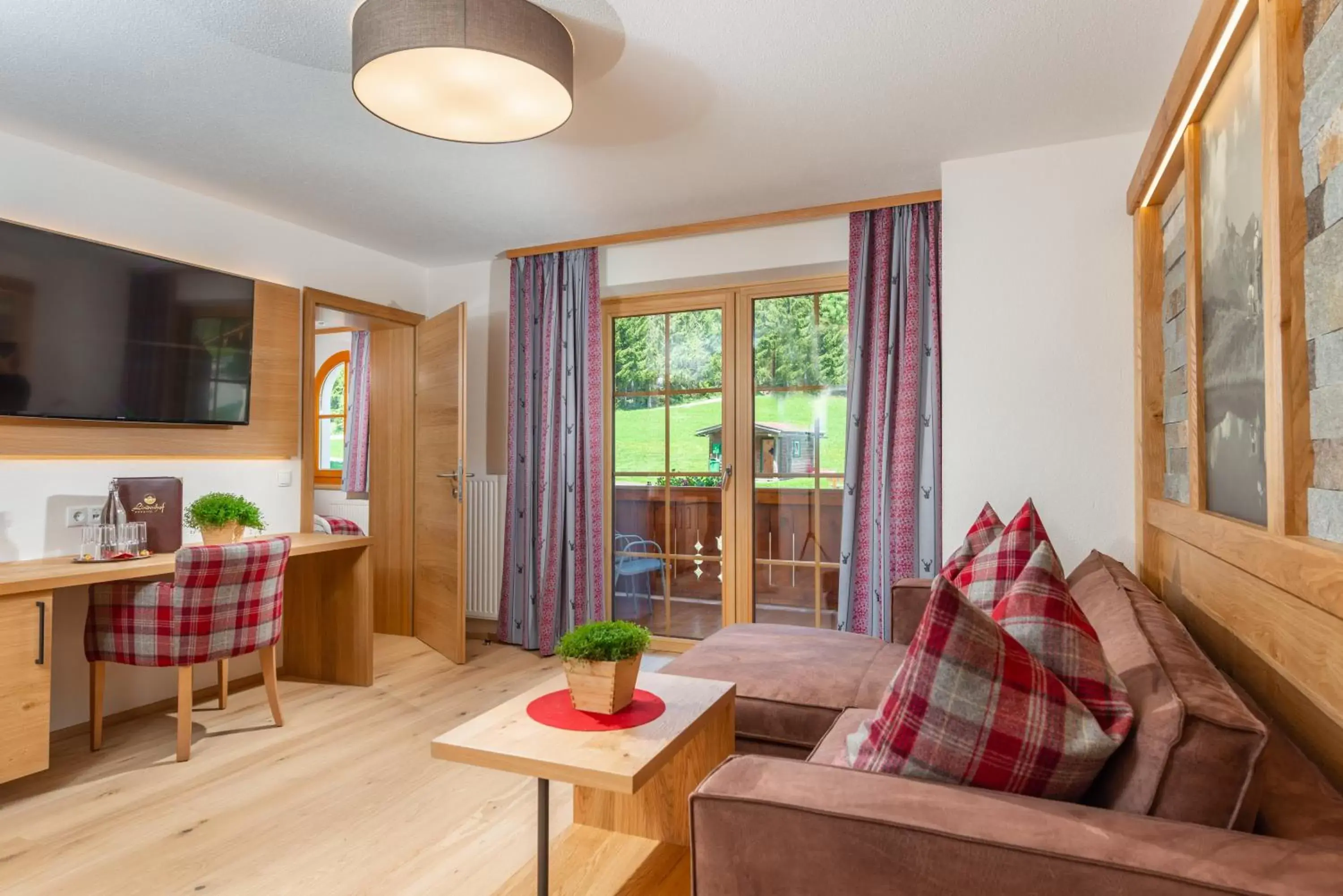 Two-Bedroom Suite in Hotel Lindenhof Two-Bedroom Suite in Hotel Lindenhof