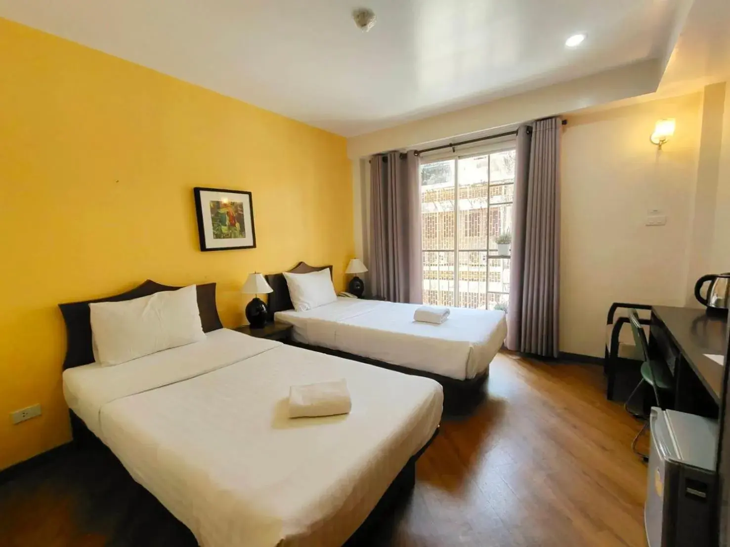 Deluxe Double or Twin Room with Balcony in Vinary Hotel Sukhumvit Deluxe Double or Twin Room with Balcony in Vinary Hotel Sukhumvit