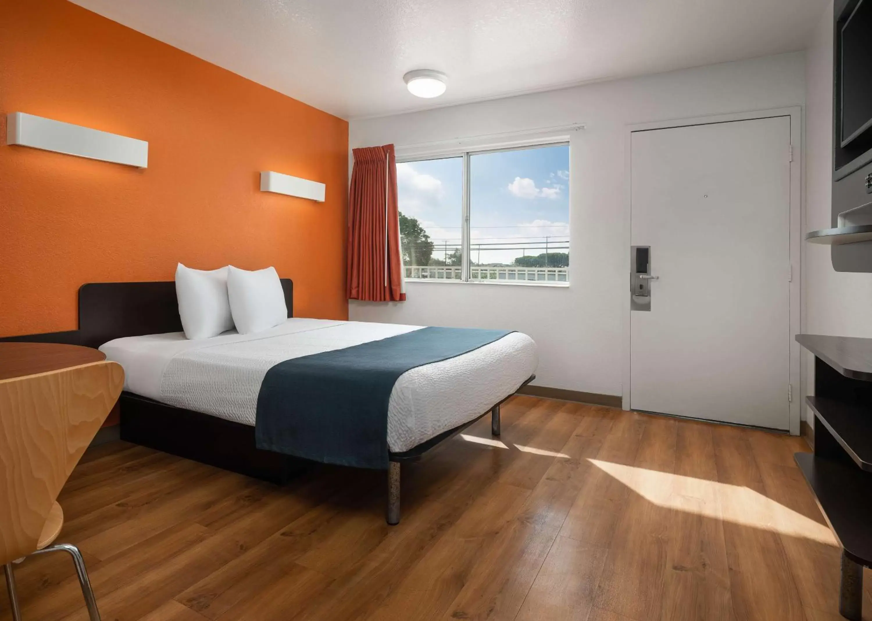 Double Room - single occupancy - Disability Access - Roll In Shower in Motel 6-Carpinteria, CA - Santa Barbara - North Double Room - single occupancy - Disability Access - Roll In Shower in Motel 6-Carpinteria, CA - Santa Barbara - North