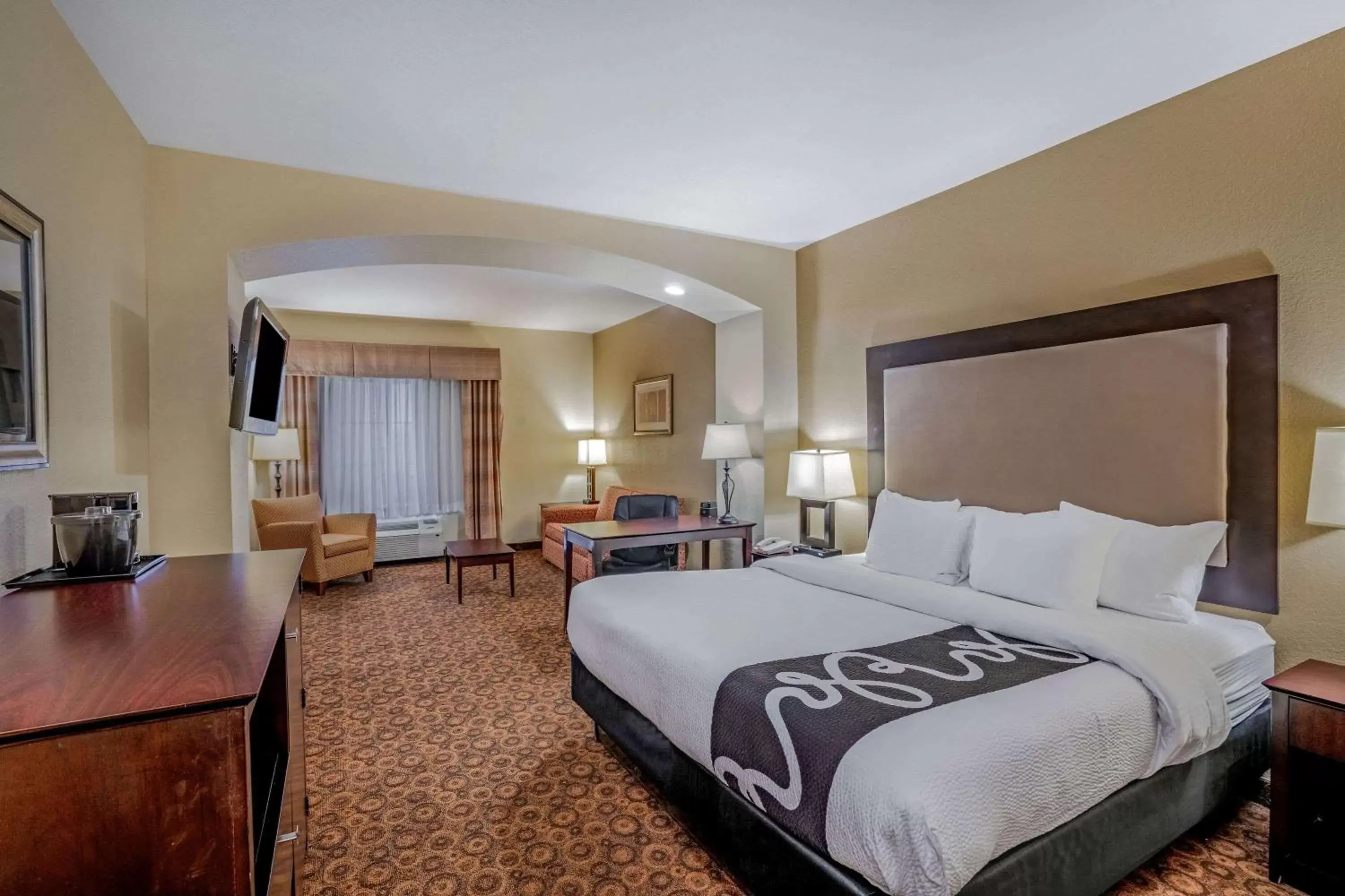 Executive King Room in La Quinta by Wyndham Vicksburg Executive King Room in La Quinta by Wyndham Vicksburg