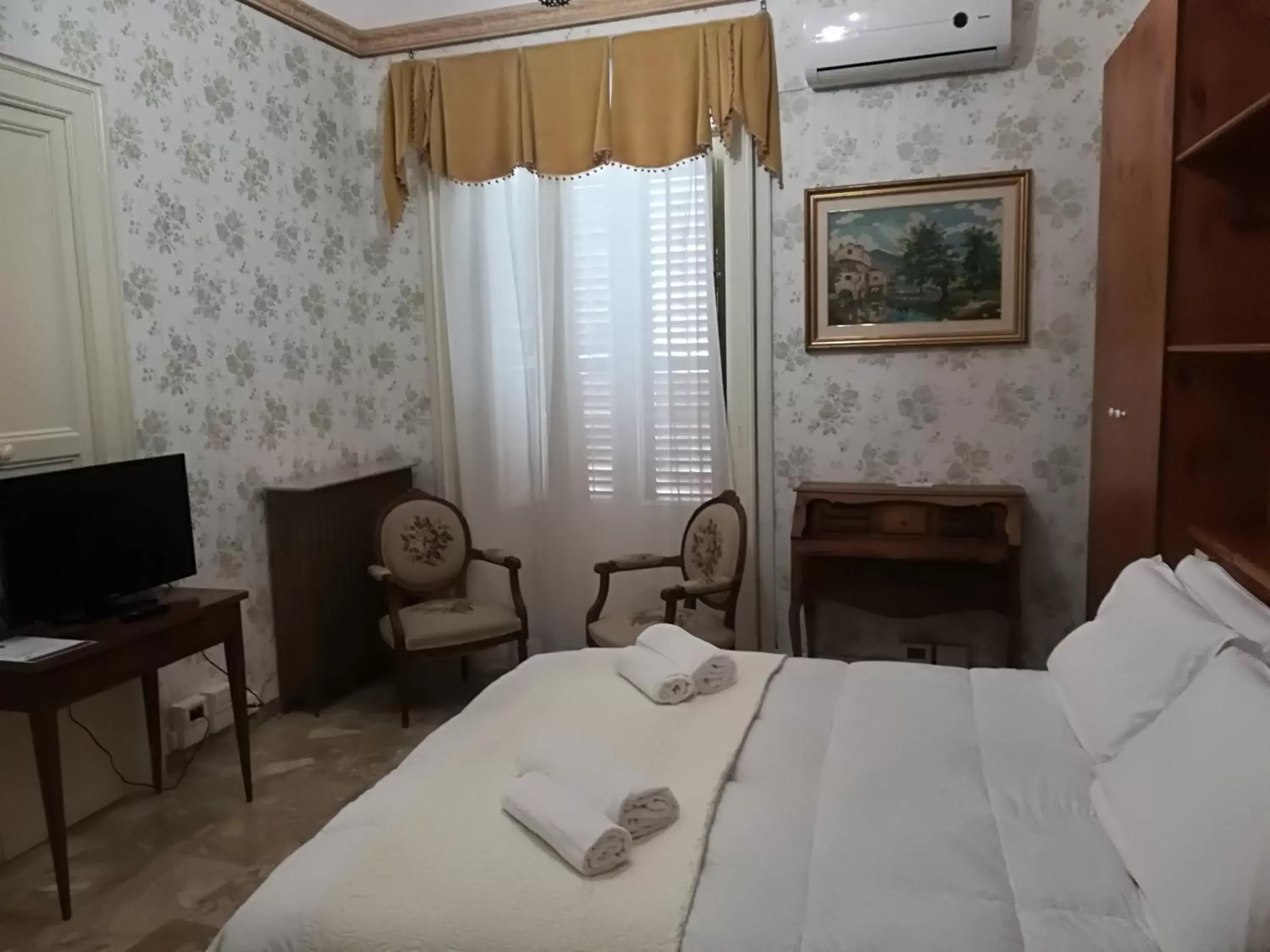 Double Room with Balcony in Residenza Donnafugata B&B Double Room with Balcony in Residenza Donnafugata B&B