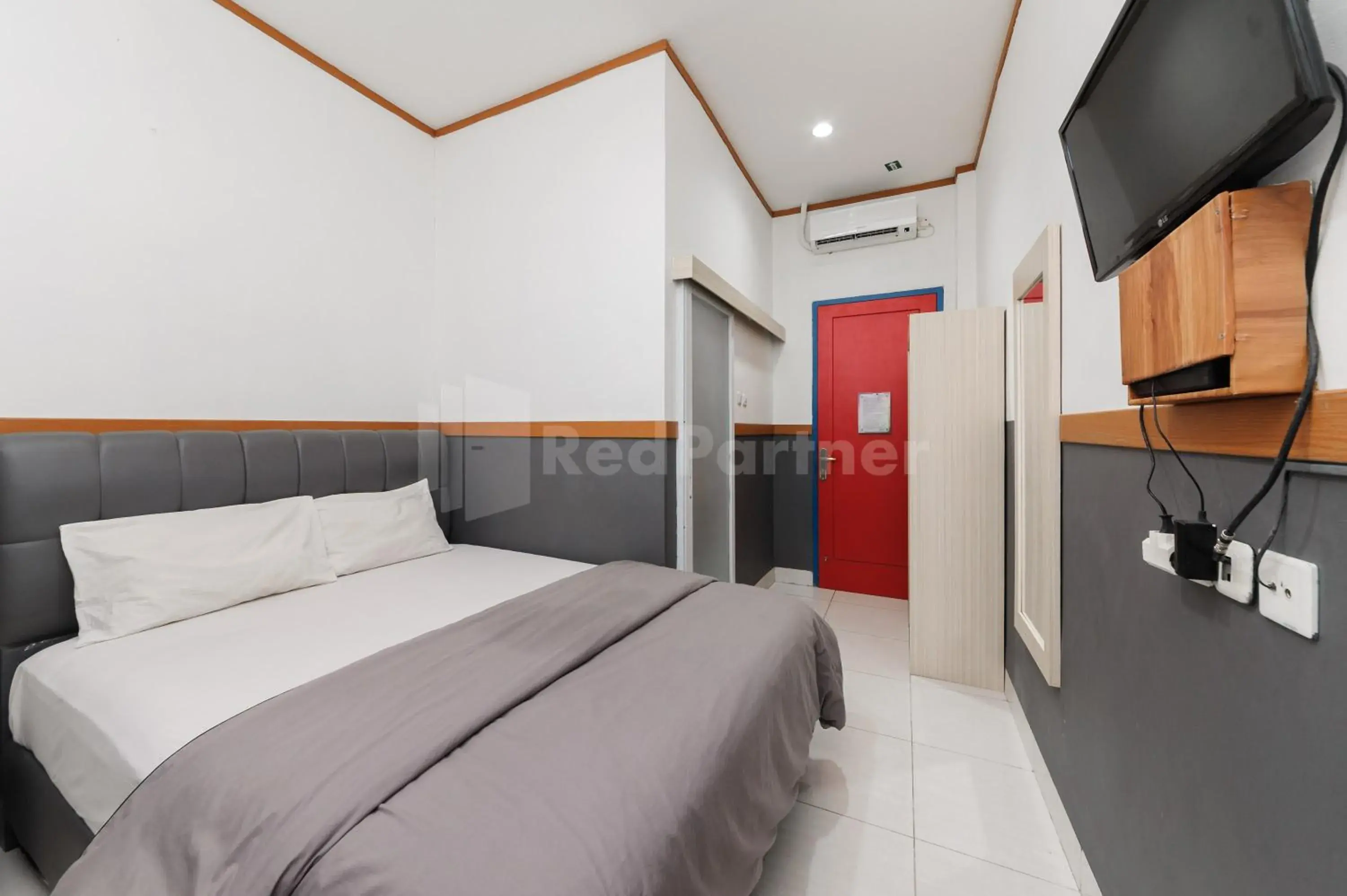 Ian Hotel Jaksa Mitra RedDoorz Ian Hotel Jaksa Mitra RedDoorz