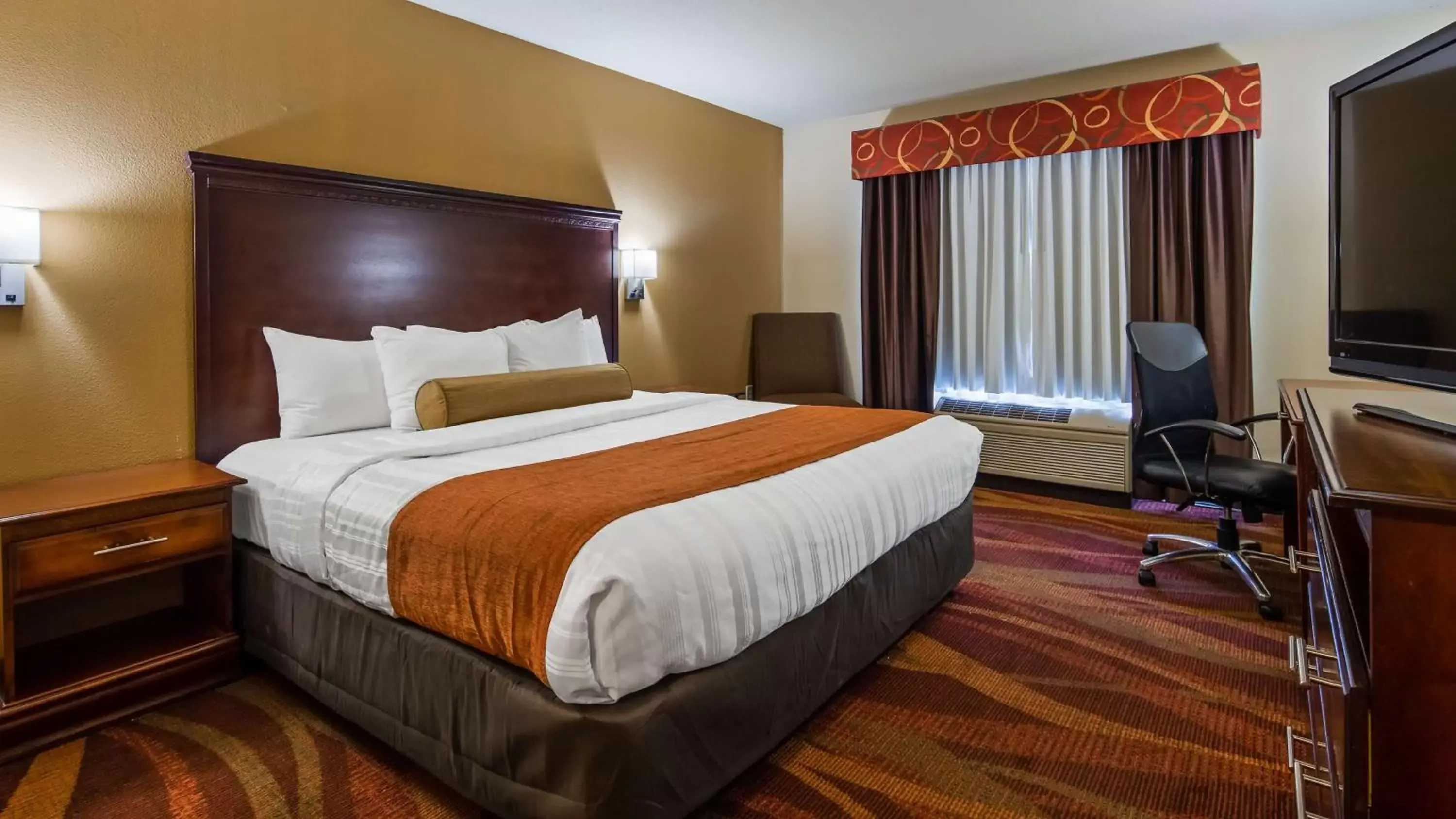 King Room with Bath - Disability Access/Non-Smoking in Best Western Plus Fort Wayne Inn & Suites North King Room with Bath - Disability Access/Non-Smoking in Best Western Plus Fort Wayne Inn & Suites North