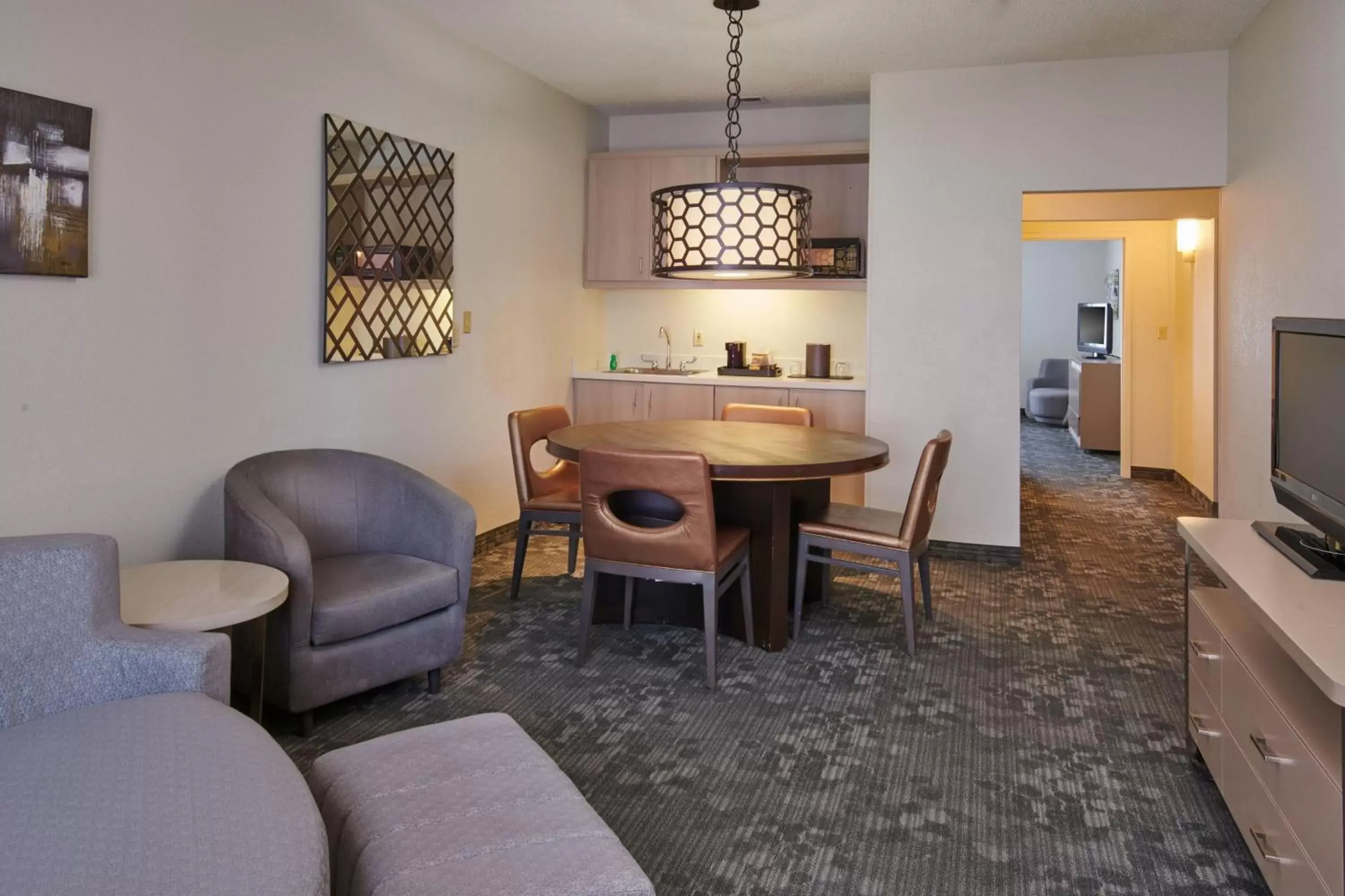 One-Bedroom King Suite in Courtyard Columbus Downtown One-Bedroom King Suite in Courtyard Columbus Downtown