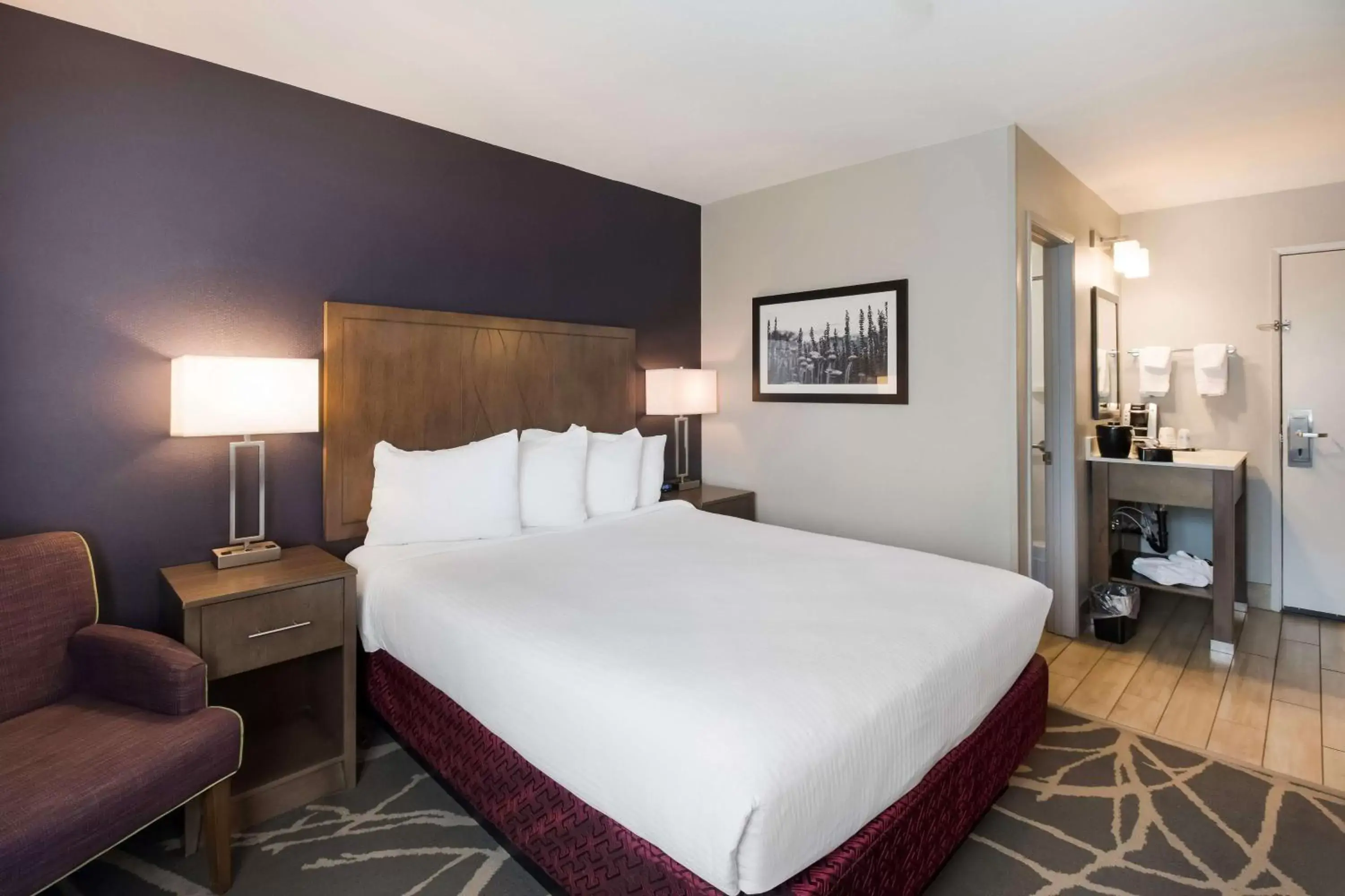 Small Queen Room - Near Elevator in Best Western McMinnville Inn Small Queen Room - Near Elevator in Best Western McMinnville Inn