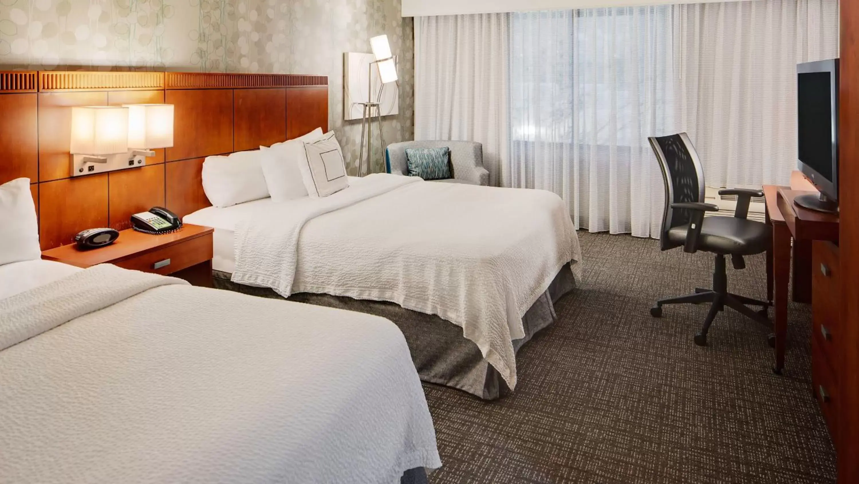Standard Queen Room with Two Queen Beds in Courtyard by Marriott Pittsburgh West Homestead Waterfront Standard Queen Room with Two Queen Beds in Courtyard by Marriott Pittsburgh West Homestead Waterfront