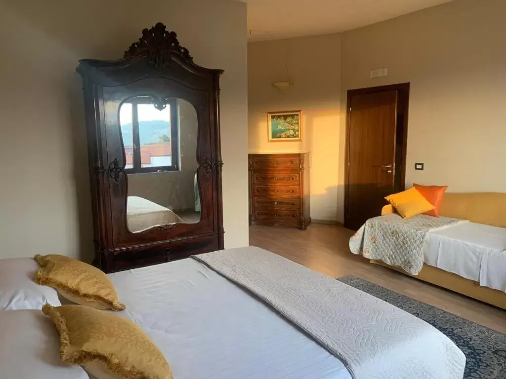 Luxury Triple Room in b&b Antiche Dimore Taurasi Luxury Triple Room in b&b Antiche Dimore Taurasi