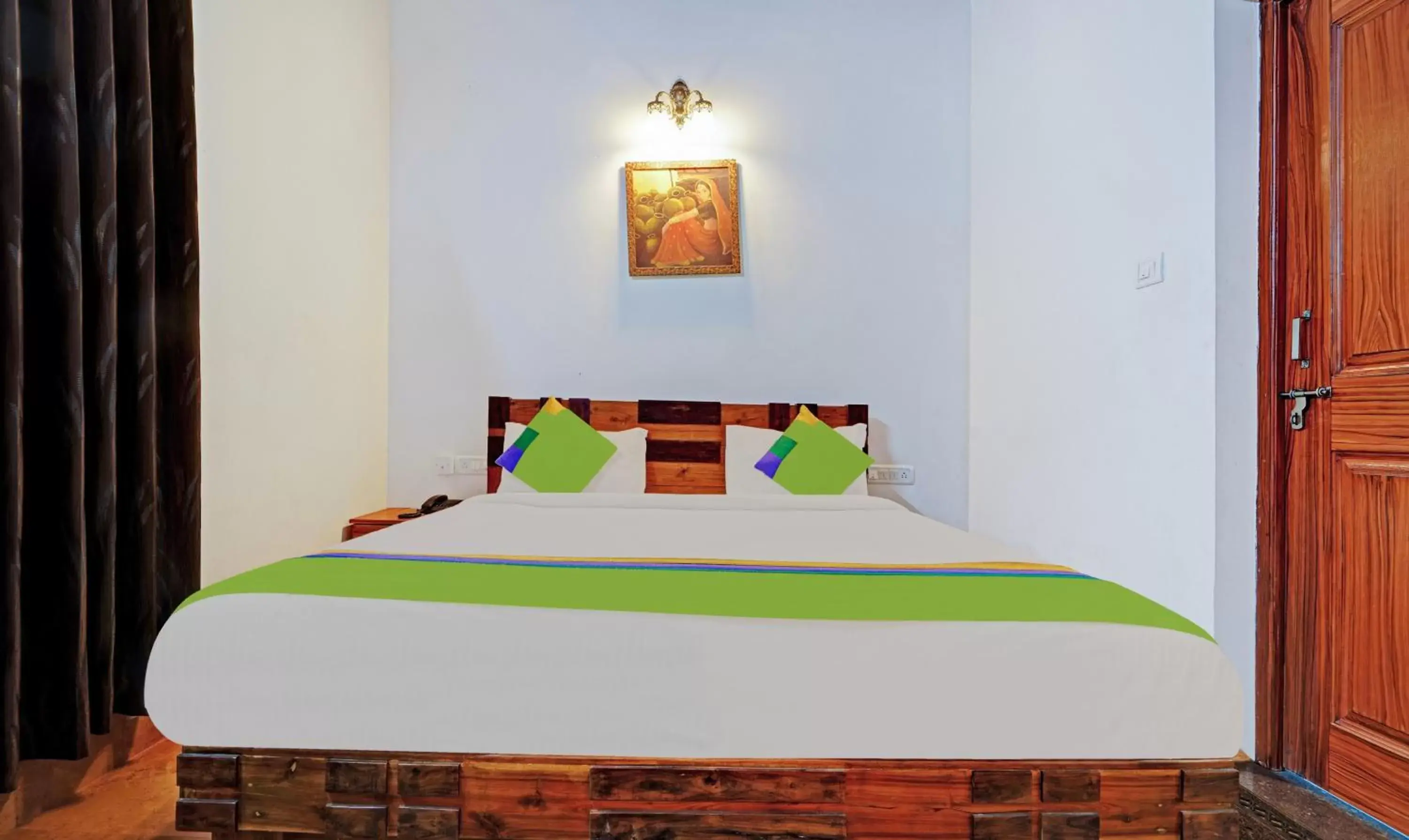 Deluxe Double Room in Treebo Alaka Rester Homestay Deluxe Double Room in Treebo Alaka Rester Homestay