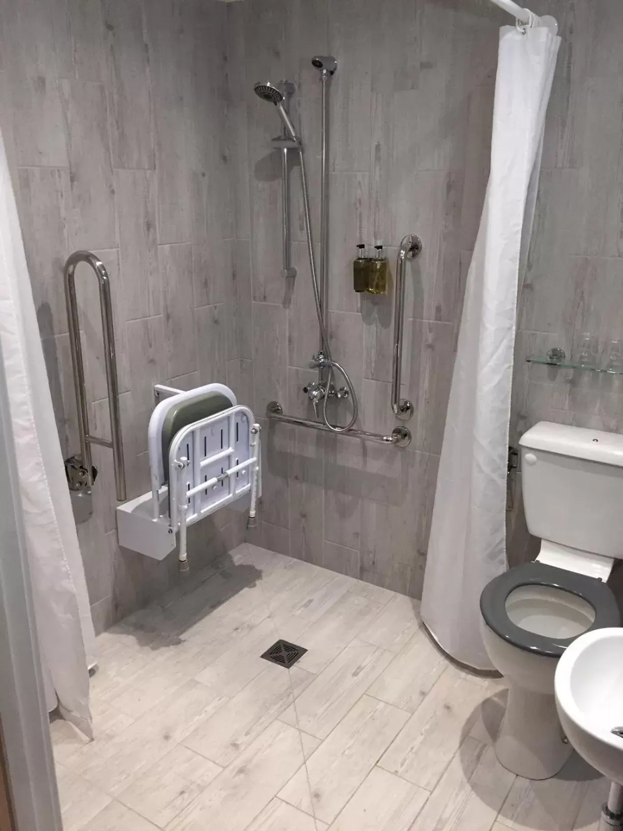 Family Room (2 Adults + 2 Children) in Carlton Hotel Family Room (2 Adults + 2 Children) in Carlton Hotel