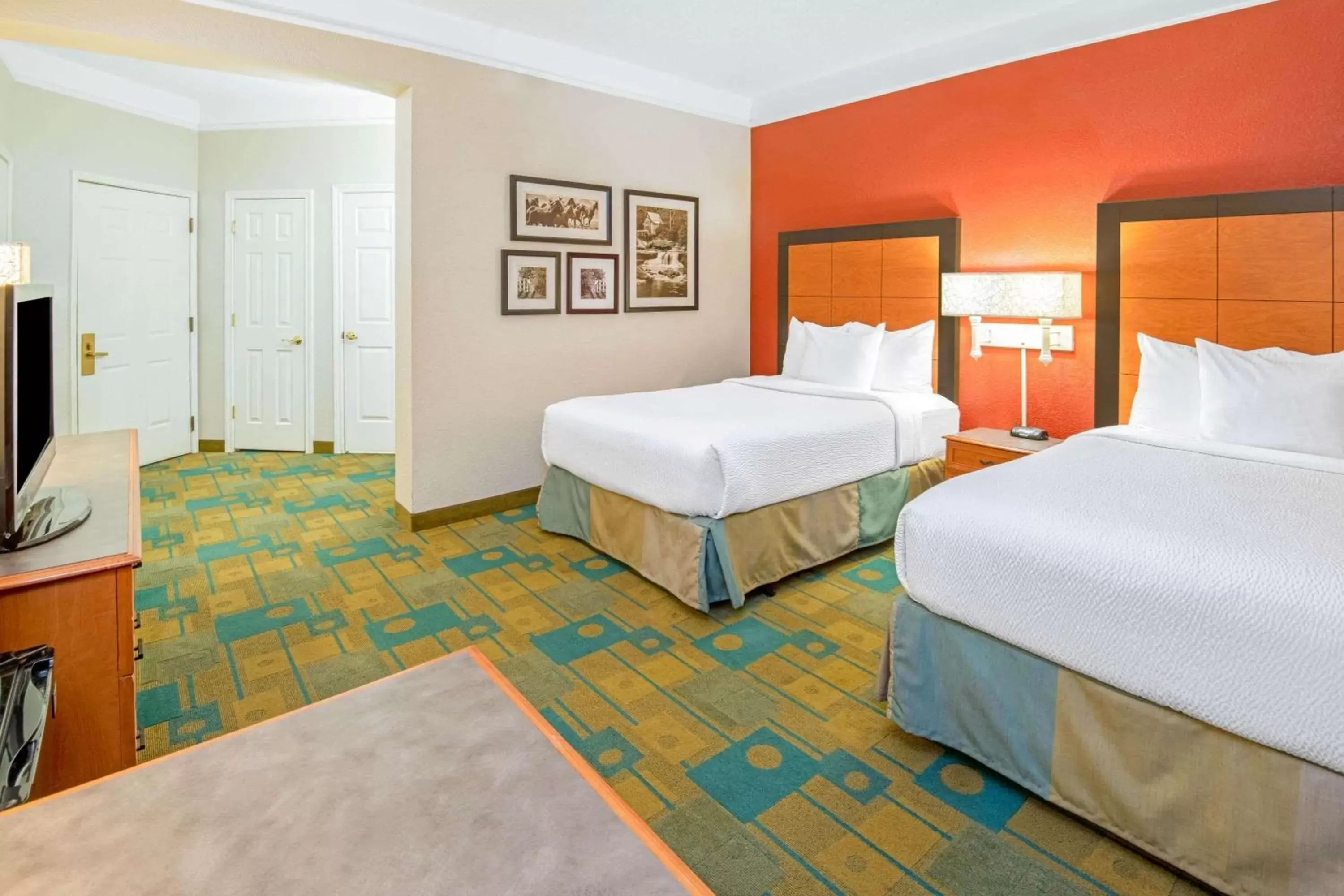 Double Room with Two Double Beds and Mobility Accessible Roll In Shower - Non-Smoking in La Quinta by Wyndham Sherman Double Room with Two Double Beds and Mobility Accessible Roll In Shower - Non-Smoking in La Quinta by Wyndham Sherman