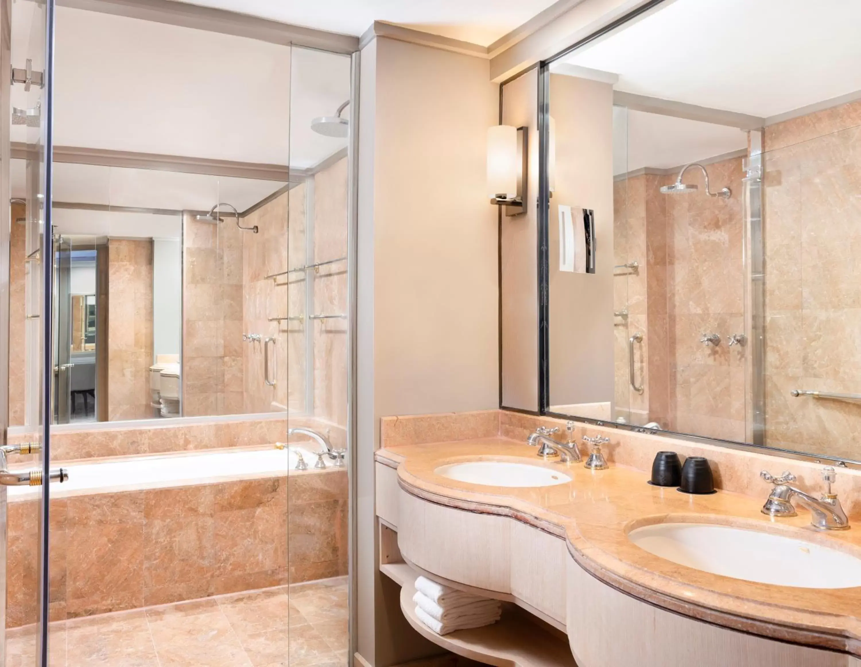 1 King Bed, City View, 1-Bedroom Suite in Sheraton Imperial Kuala Lumpur Hotel 1 King Bed, City View, 1-Bedroom Suite in Sheraton Imperial Kuala Lumpur Hotel