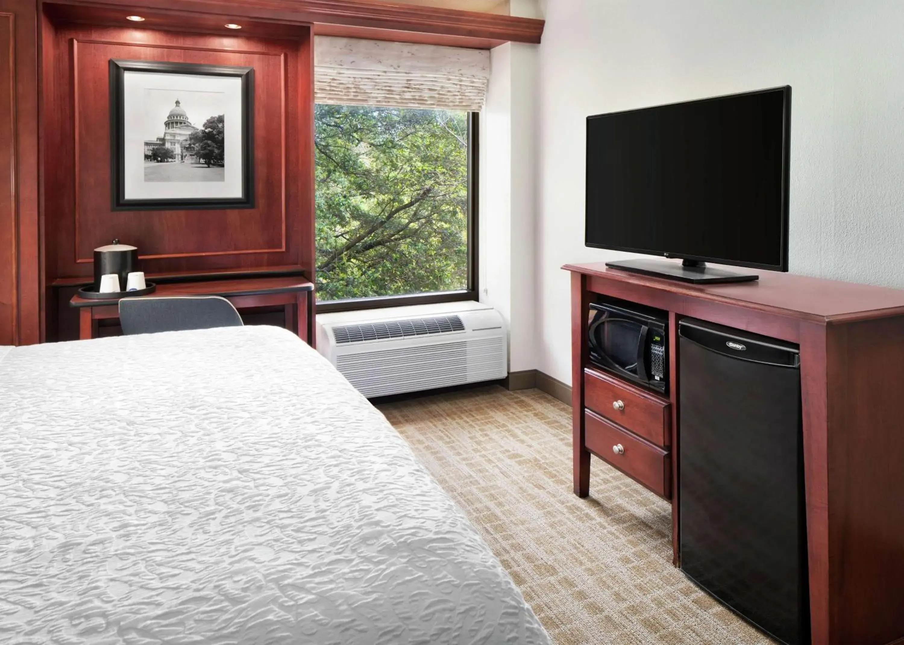 King Room with Sofa Bed and Study - Non-Smoking in Hampton Inn Austin North King Room with Sofa Bed and Study - Non-Smoking in Hampton Inn Austin North