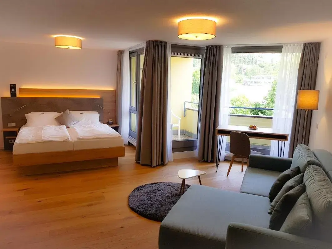 Junior Suite with Balcony - single occupancy in Hotel Graf Eberhard Junior Suite with Balcony - single occupancy in Hotel Graf Eberhard