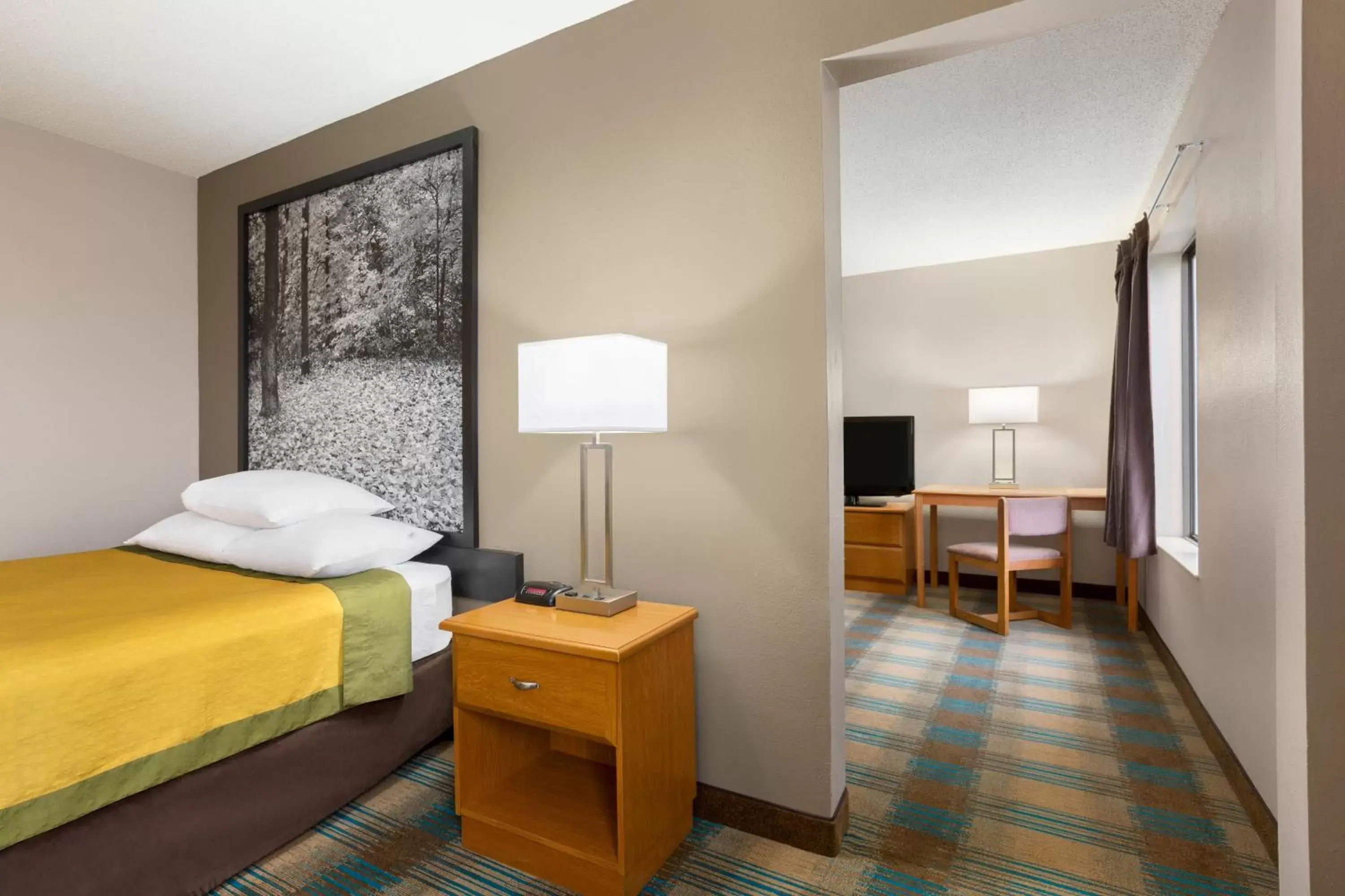 Queen Studio - Non-Smoking in Super 8 by Wyndham Hannibal Queen Studio - Non-Smoking in Super 8 by Wyndham Hannibal