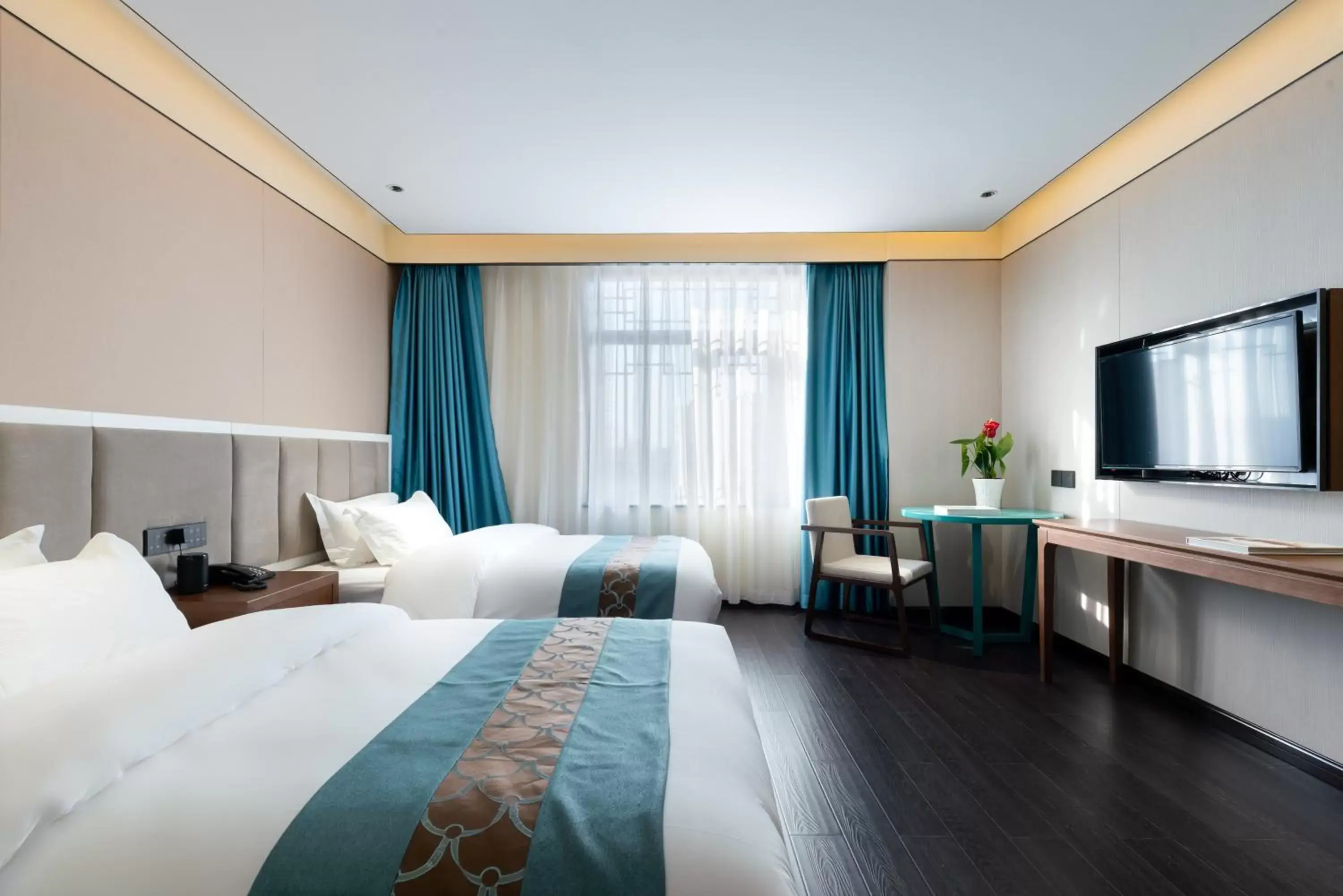 Deluxe Twin Room with City View in Chinese Culture Holiday Hotel - Nanluoguxiang Deluxe Twin Room with City View in Chinese Culture Holiday Hotel - Nanluoguxiang