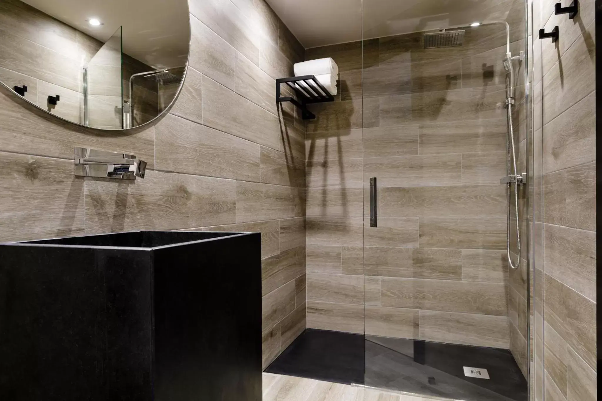 One-Bedroom Apartment (3 Adults) in Hotel Pamplona Plaza One-Bedroom Apartment (3 Adults) in Hotel Pamplona Plaza