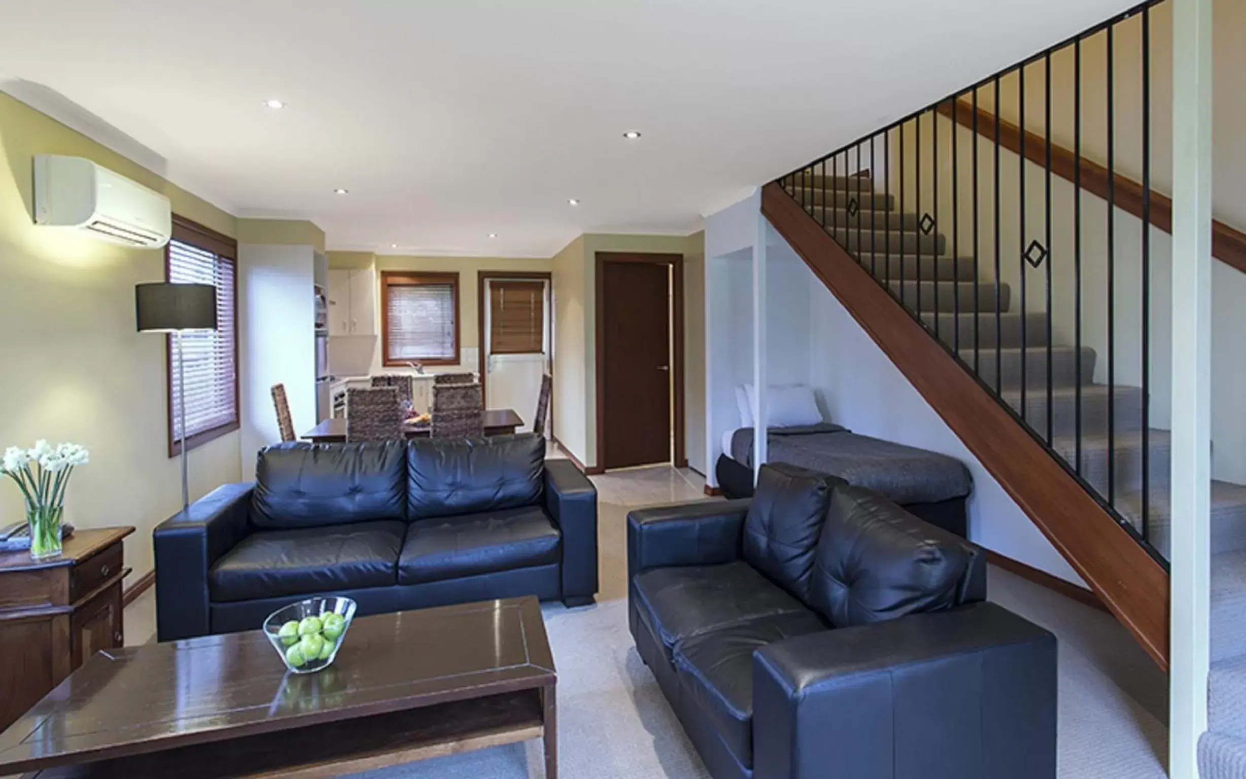 Apartment with Balcony in Best Western Colonial Village Motel Apartment with Balcony in Best Western Colonial Village Motel