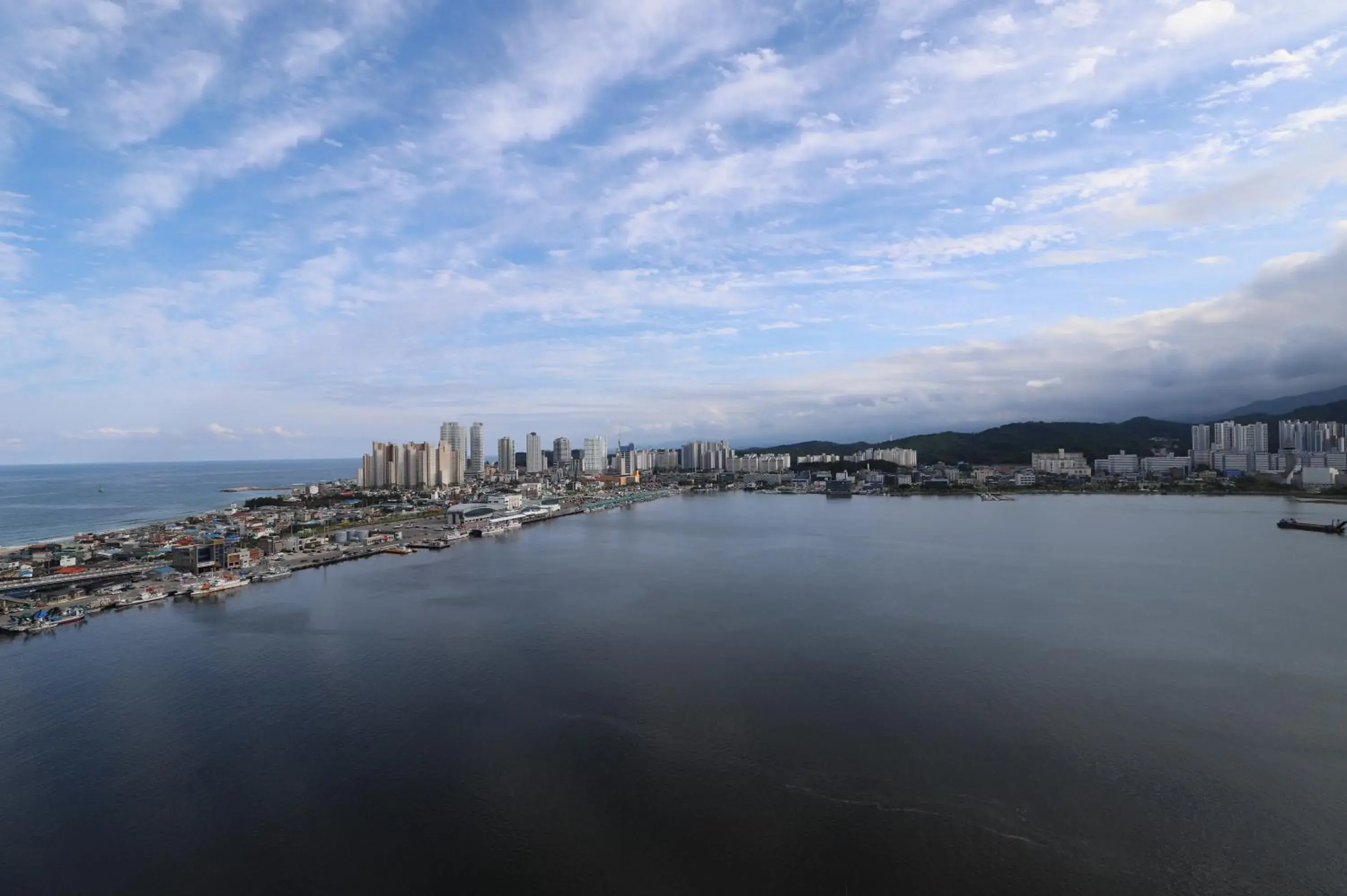 Deluxe Twin Room with Lake View in Sunrise Hotel Sokcho Deluxe Twin Room with Lake View in Sunrise Hotel Sokcho