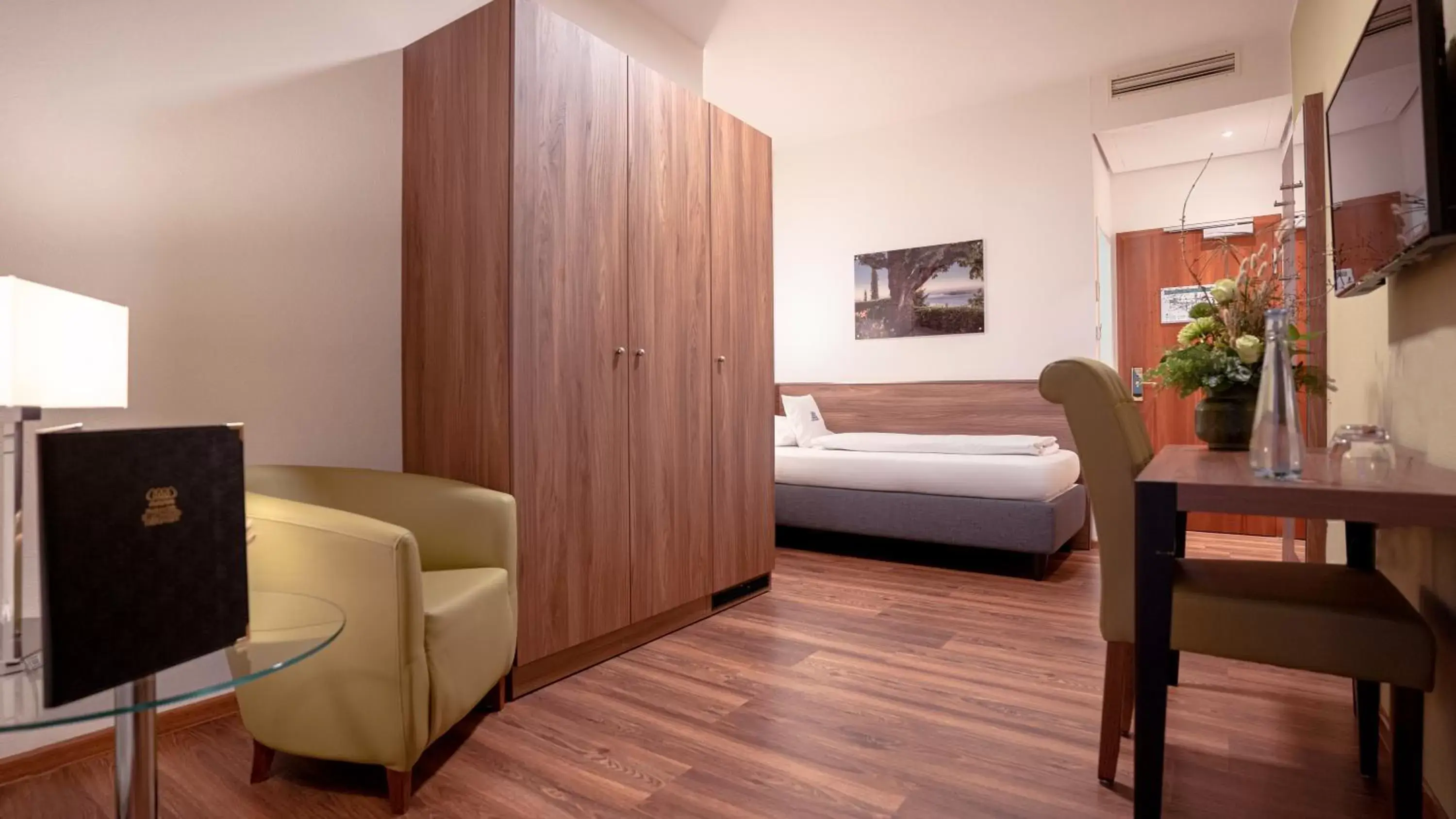 Single Room facing Lake Constance in Parkhotel St.Leonhard Single Room facing Lake Constance in Parkhotel St.Leonhard