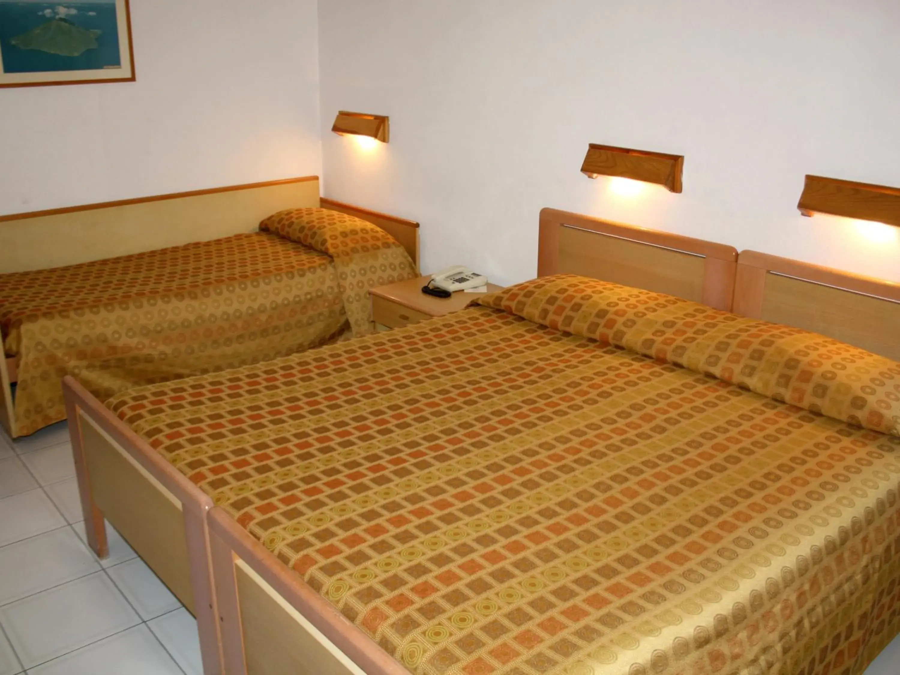 Triple Room in Hotel La Filadelfia Triple Room in Hotel La Filadelfia