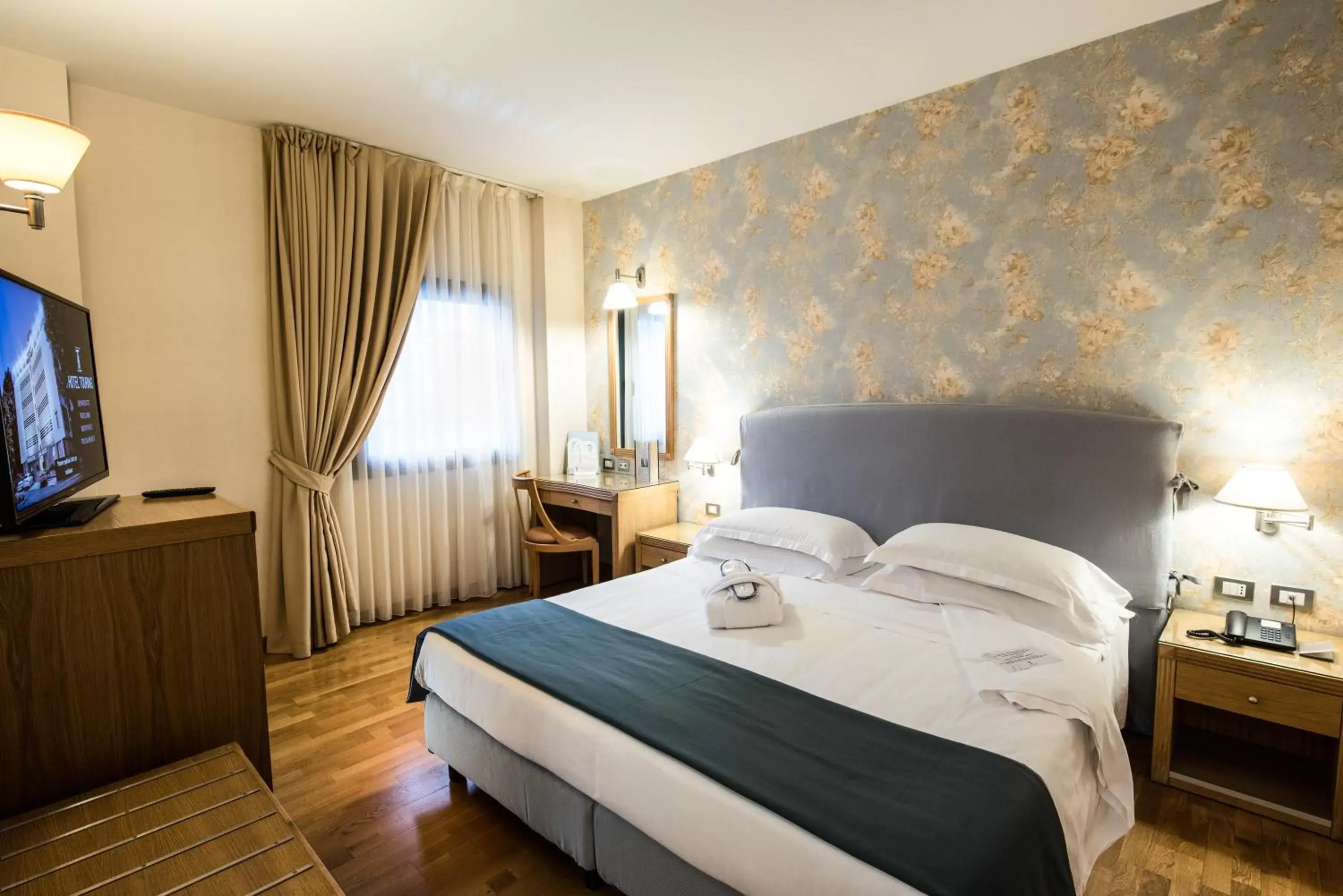 Classic Double or Twin Room in Hotel Touring Classic Double or Twin Room in Hotel Touring