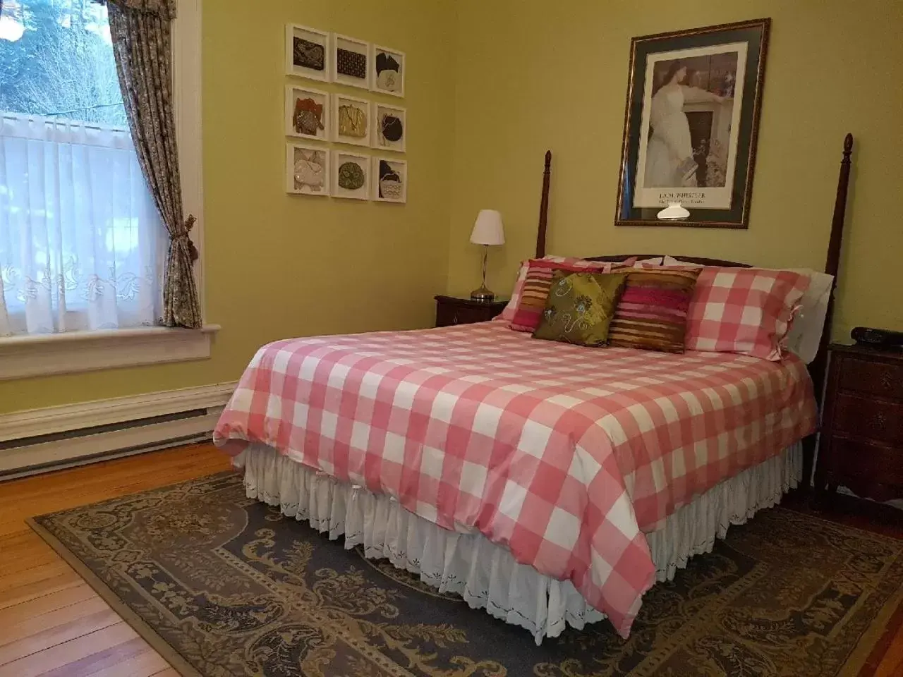 Queen Room in Les Trois Erables Boutique Inn Queen Room in Les Trois Erables Boutique Inn