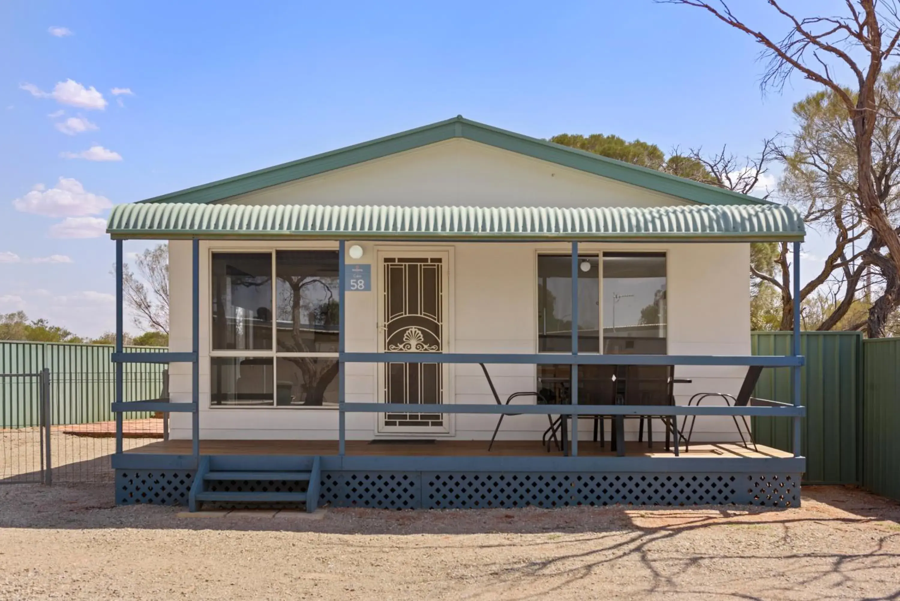 Superior 3 Bedroom Cabin in Discovery Parks - Roxby Downs Superior 3 Bedroom Cabin in Discovery Parks - Roxby Downs