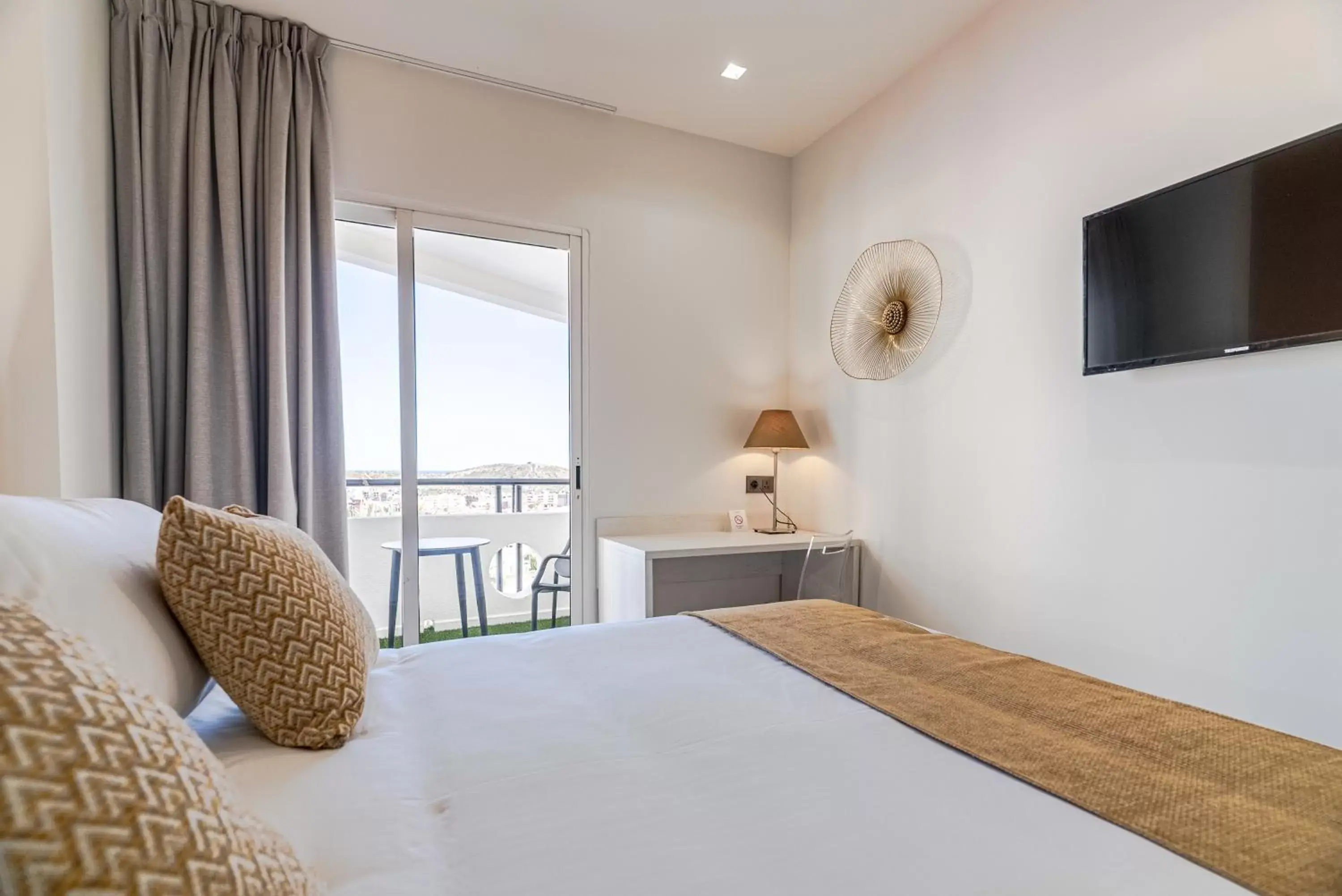 Double Bed, Deluxe Room, Sea View in Ramada Resort by Wyndham Puerto de Mazarron Double Bed, Deluxe Room, Sea View in Ramada Resort by Wyndham Puerto de Mazarron