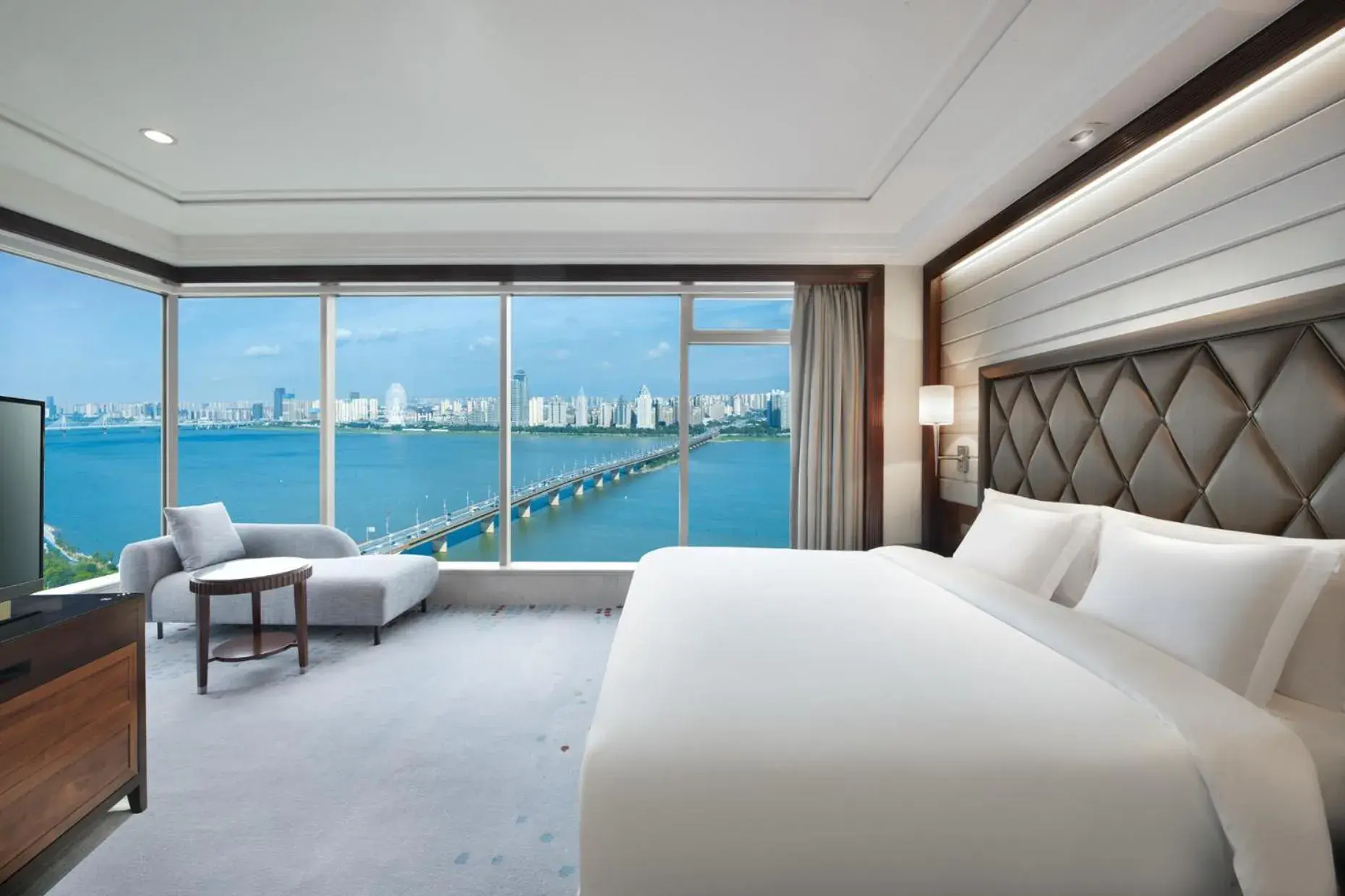 1 Bedroom Suite River View smoking in Crowne Plaza Nanchang Riverside, an IHG Hotel 1 Bedroom Suite River View smoking in Crowne Plaza Nanchang Riverside, an IHG Hotel