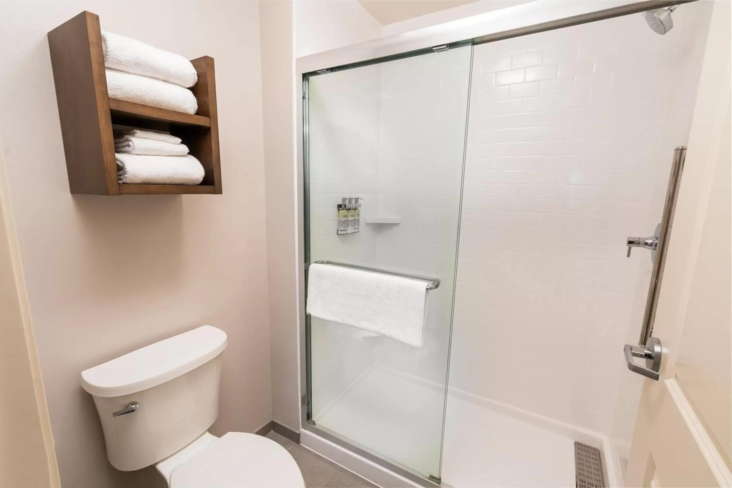 Two Bedroom Suite with One Queen Bed and Two Double Beds - Non-Smoking in Staybridge Suites - Washington DC East - Largo, an IHG Hotel Two Bedroom Suite with One Queen Bed and Two Double Beds - Non-Smoking in Staybridge Suites - Washington DC East - Largo, an IHG Hotel