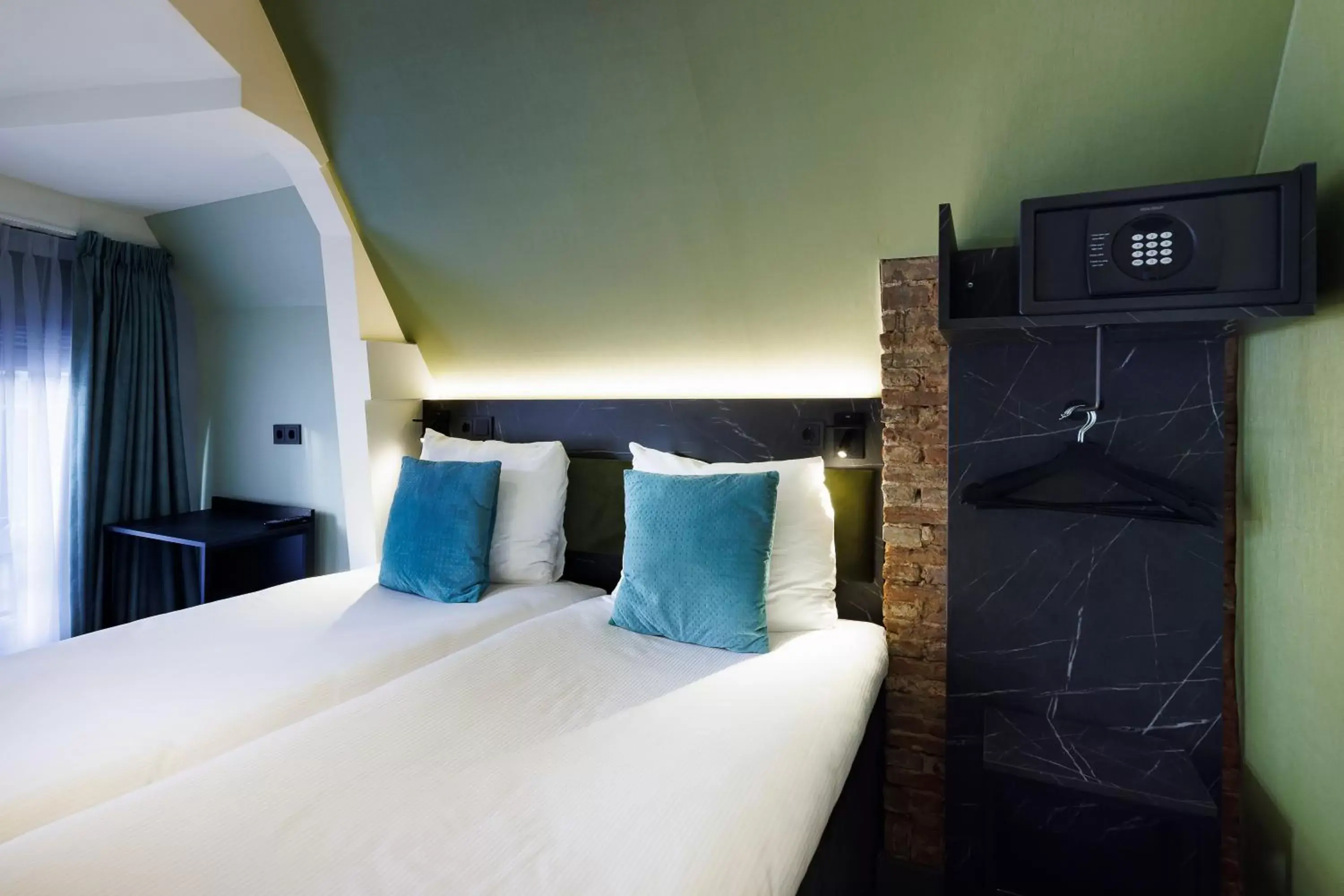 Twin Room with Shared Toilet in Ciao Papa Hotel Amsterdam Central Station Twin Room with Shared Toilet in Ciao Papa Hotel Amsterdam Central Station