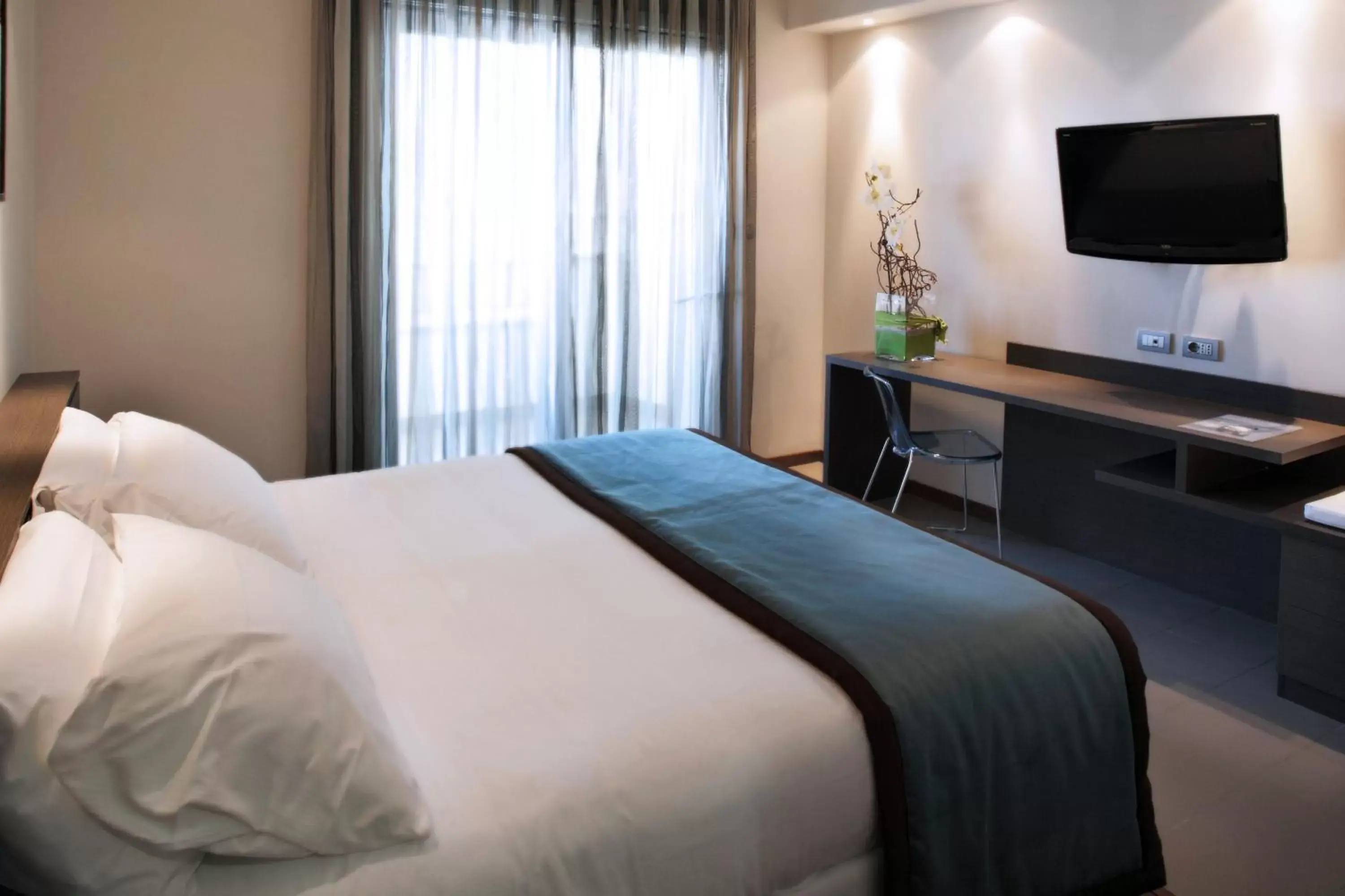 City Side Superior Double Room with Balcony and pool access - single occupancy in Yes Hotel Touring & SPA City Side Superior Double Room with Balcony and pool access - single occupancy in Yes Hotel Touring & SPA