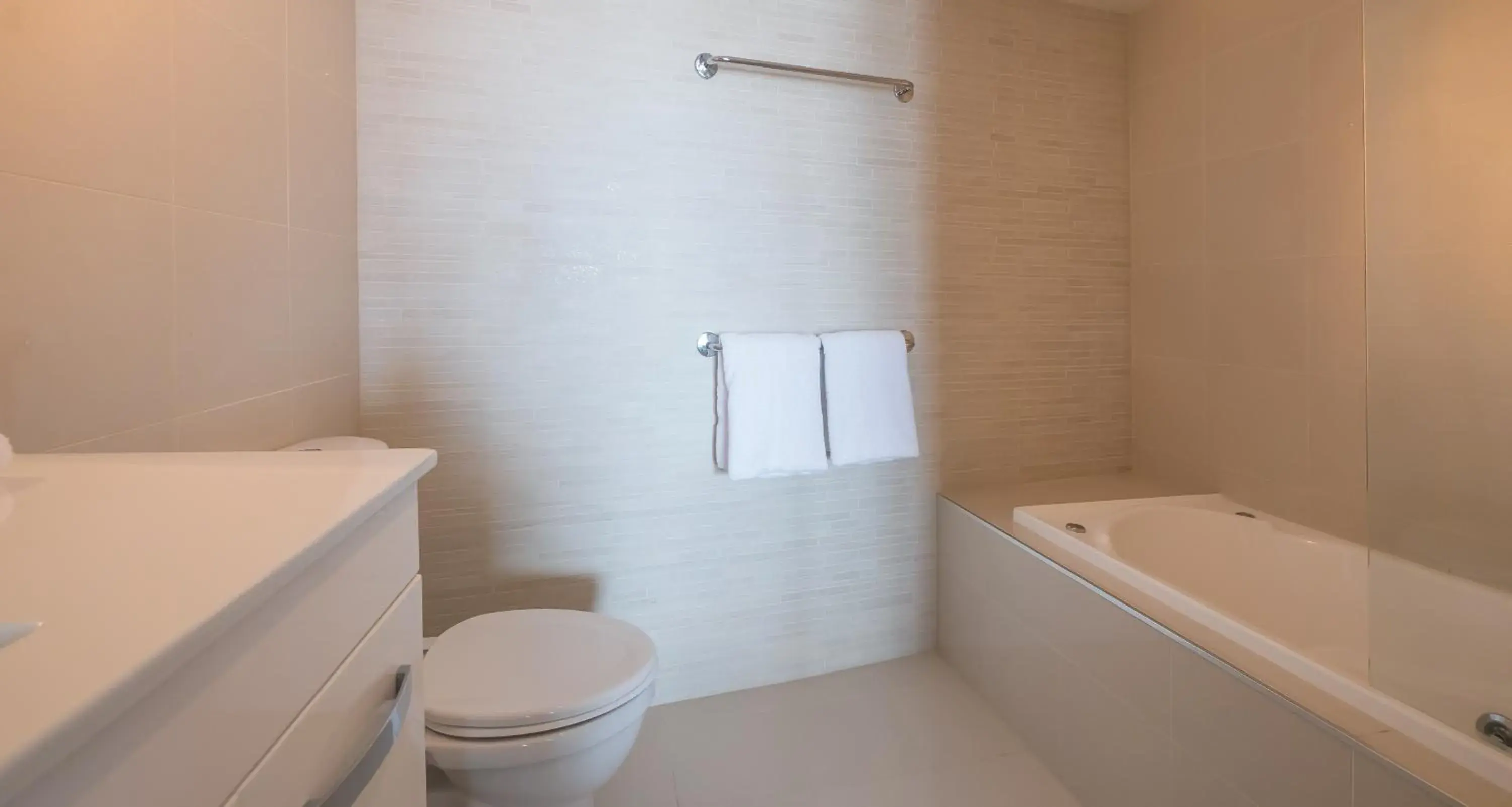 Renovated Studio with Spa Bath in Broadbeach Savannah Resort Renovated Studio with Spa Bath in Broadbeach Savannah Resort