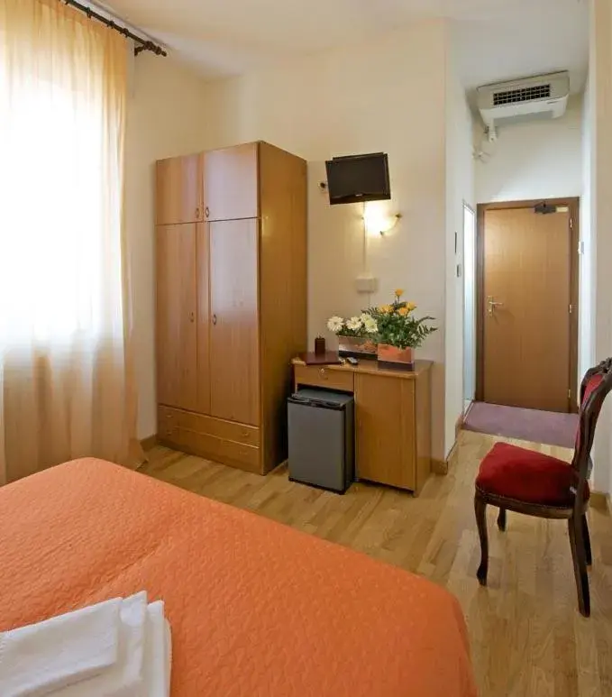 Double or Twin Room in Hotel Roma Double or Twin Room in Hotel Roma