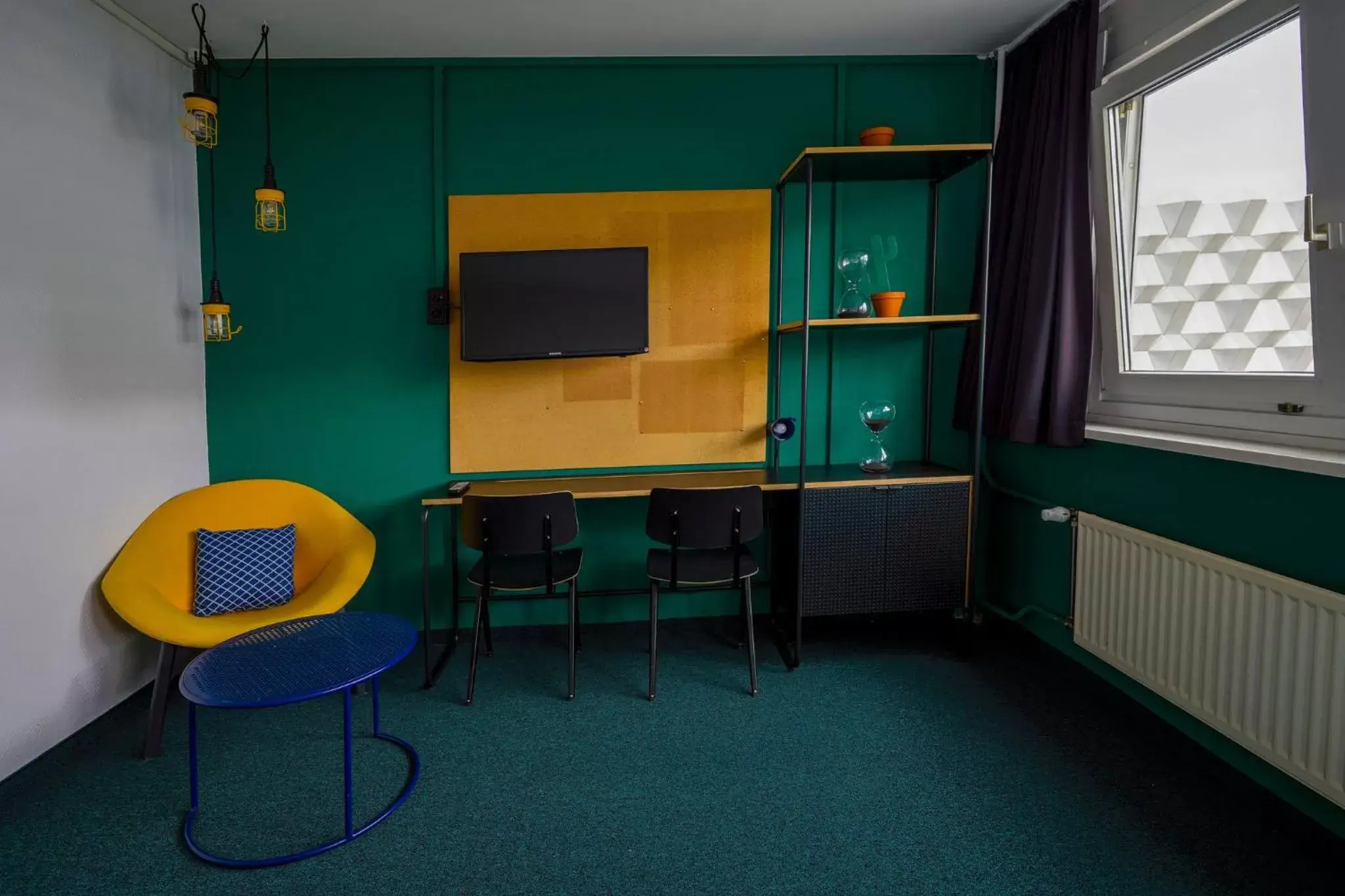 Standard King Room with Two Sofa Beds in Holiday Inn Express Dresden Zentrum by IHG Standard King Room with Two Sofa Beds in Holiday Inn Express Dresden Zentrum by IHG