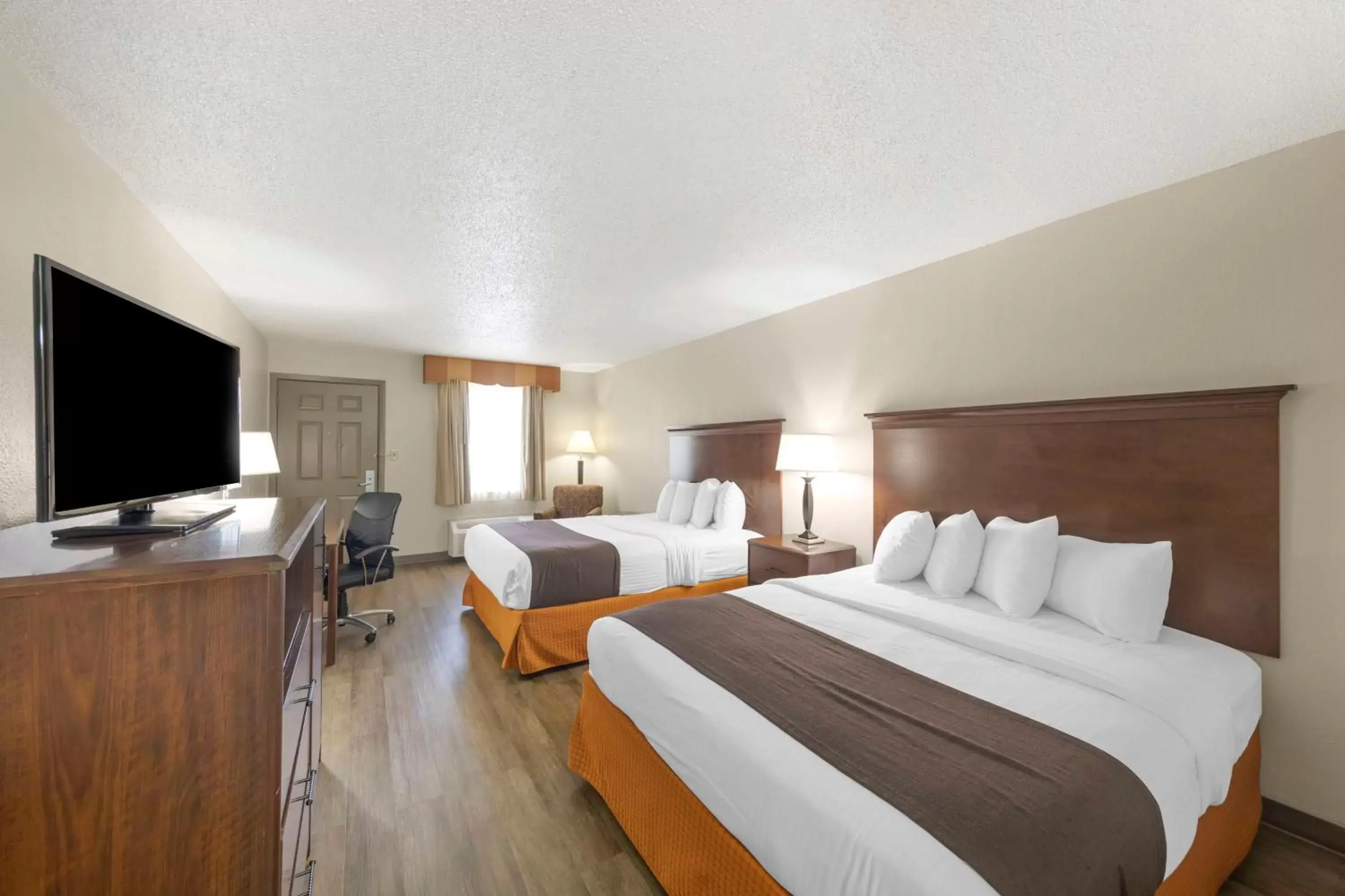 Queen Room with Two Queen Beds - Disability Access/Bath Tub in Best Western Athens Inn Queen Room with Two Queen Beds - Disability Access/Bath Tub in Best Western Athens Inn