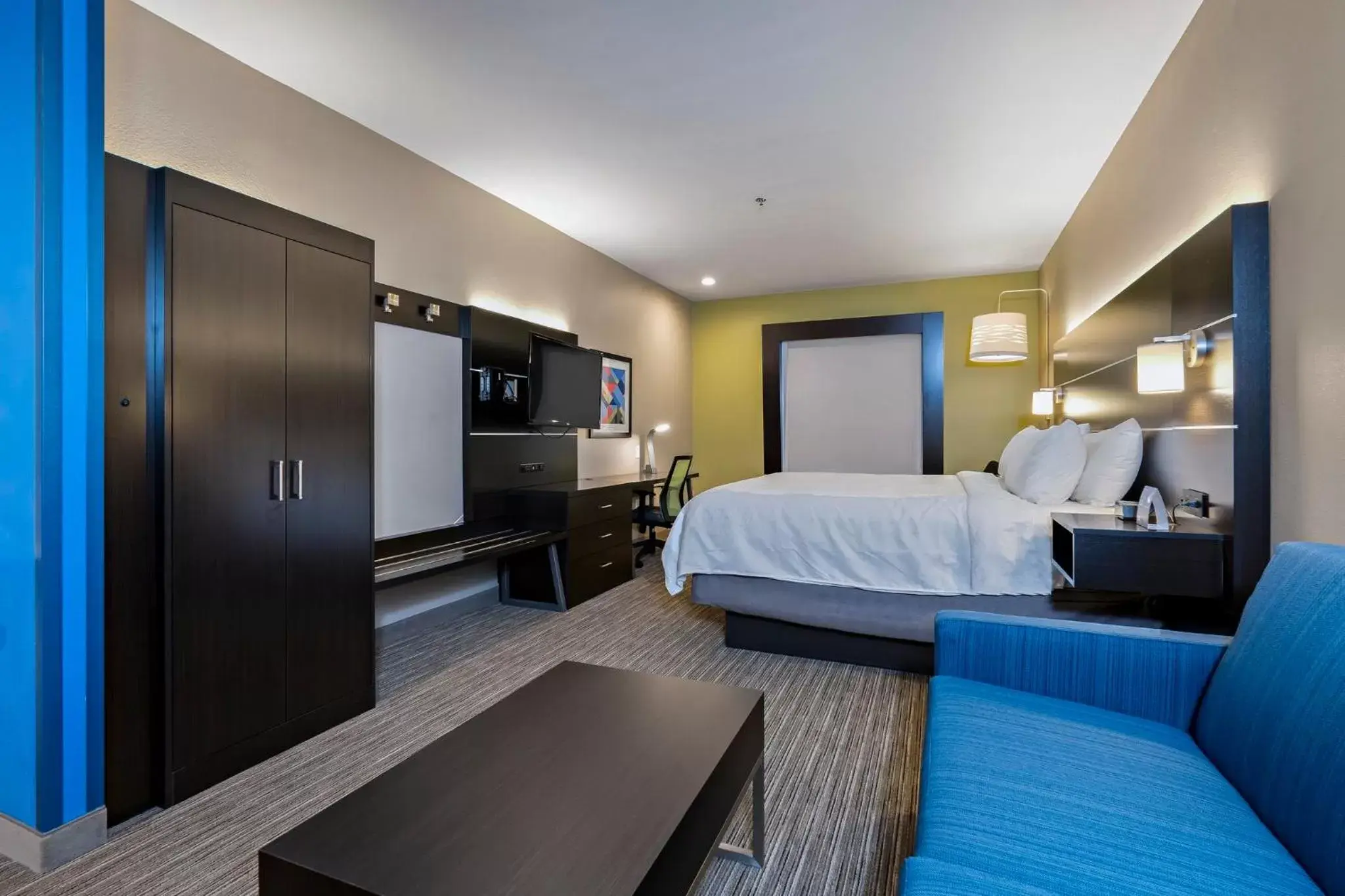 King Suite - Hearing Accessible/Non-Smoking in Holiday Inn Express Hotel & Suites Kilgore North, an IHG Hotel King Suite - Hearing Accessible/Non-Smoking in Holiday Inn Express Hotel & Suites Kilgore North, an IHG Hotel