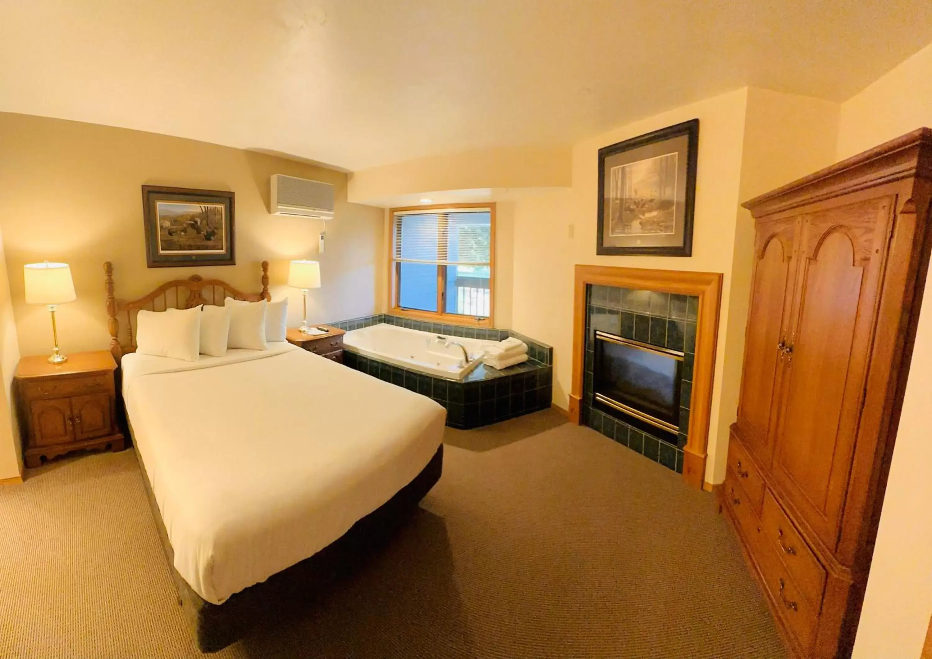 No Pet -- Captain Suite in The Lodge at Leathem Smith No Pet -- Captain Suite in The Lodge at Leathem Smith