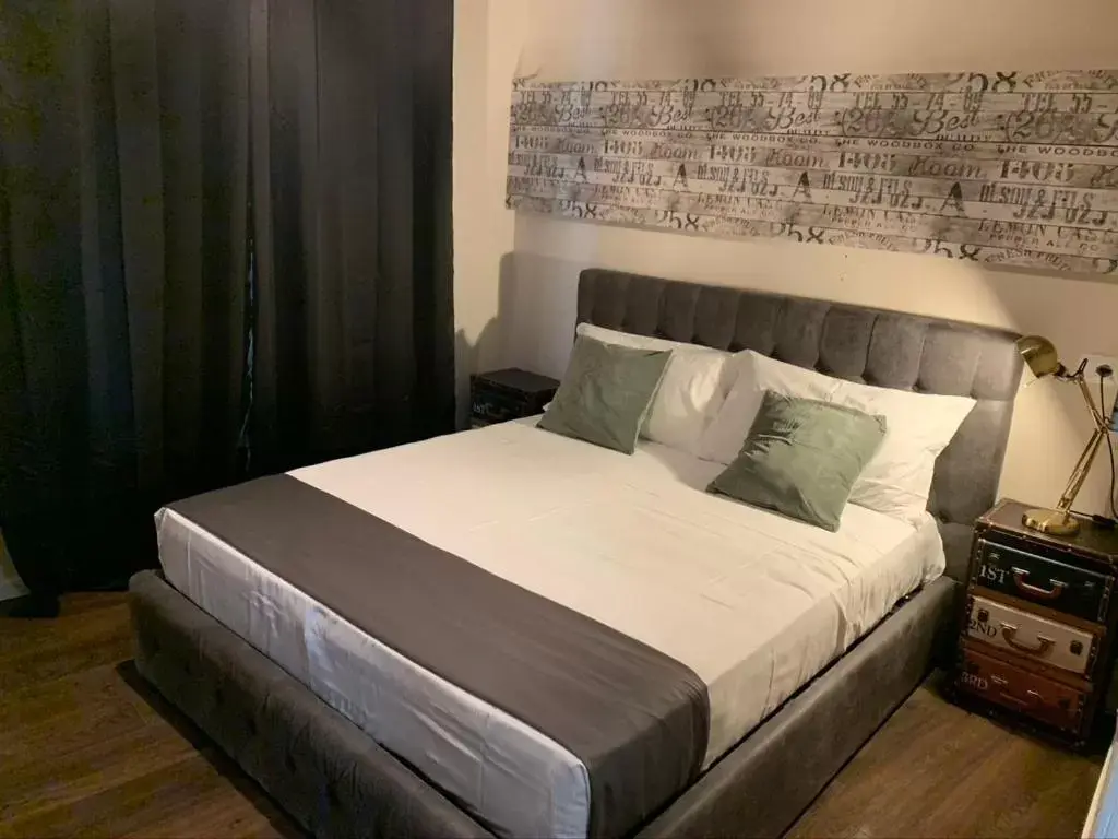 Queen Room with Balcony in SUITE LAME 37 Rental Rooms Queen Room with Balcony in SUITE LAME 37 Rental Rooms