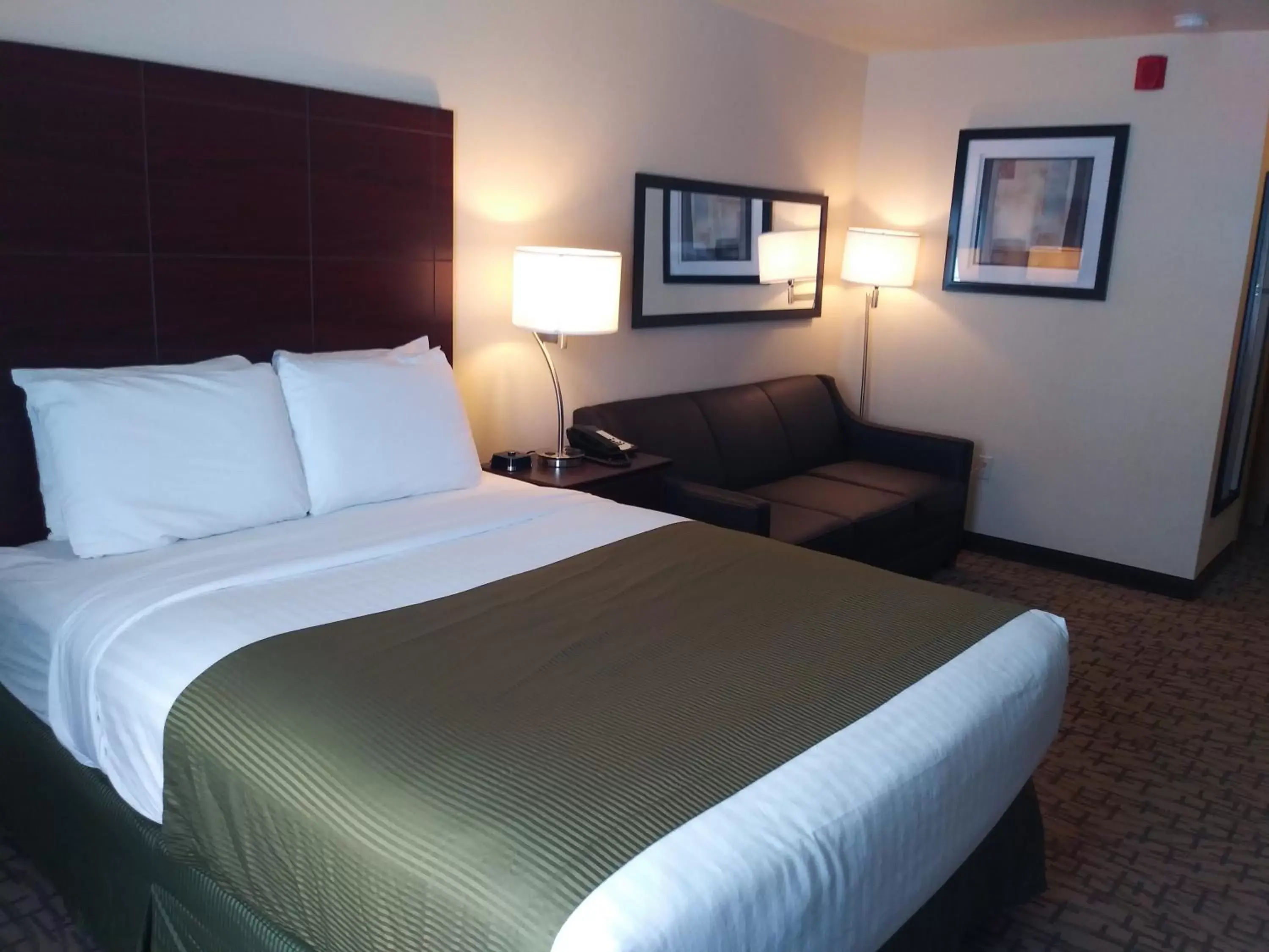 Queen Studio in Cobblestone Inn & Suites - Barron Queen Studio in Cobblestone Inn & Suites - Barron