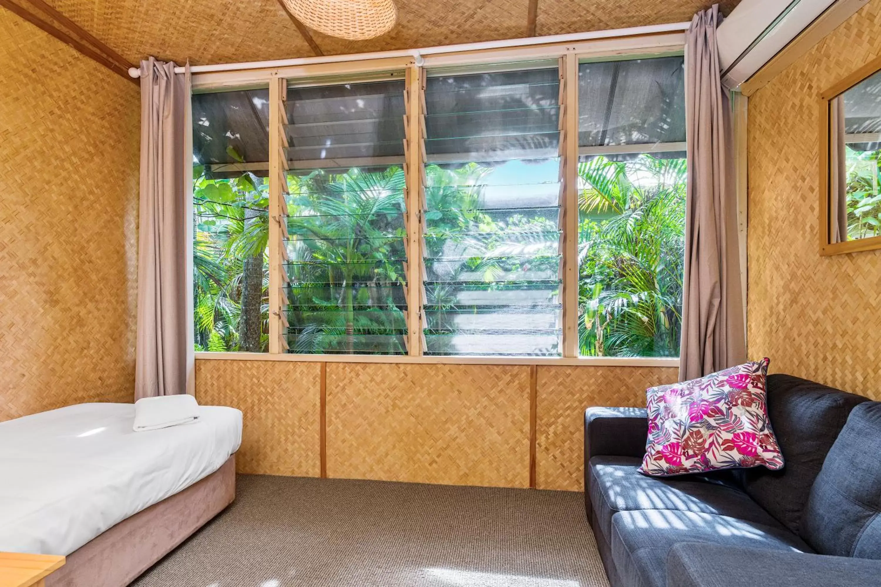 Entire Beachside Motel and Exclusive Use Pool in Tallow Beach Motel Entire Beachside Motel and Exclusive Use Pool in Tallow Beach Motel