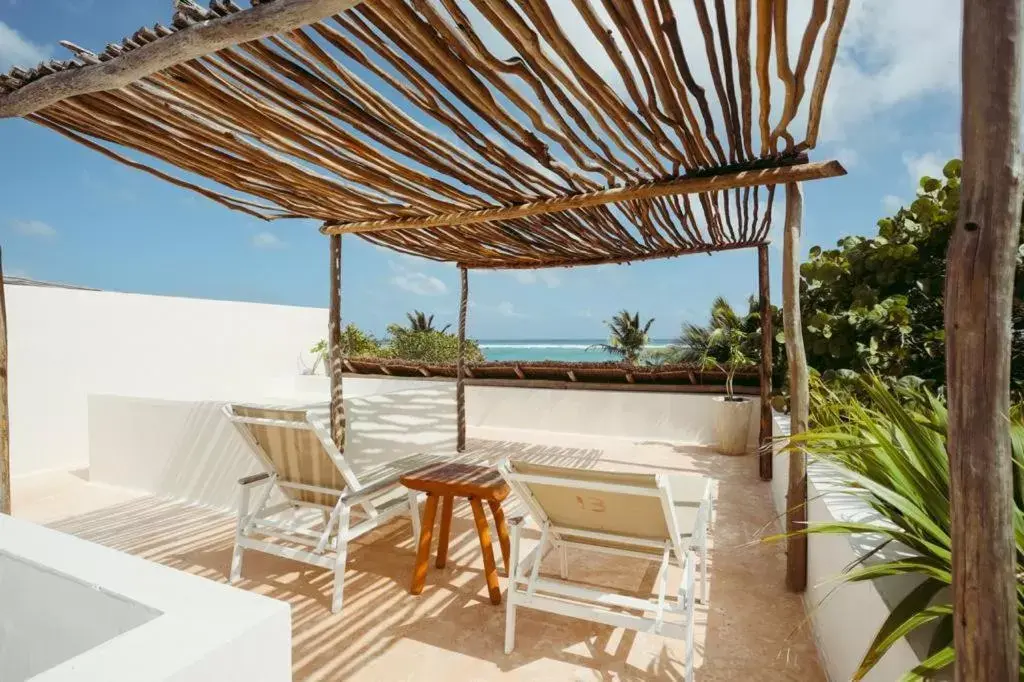 Master Plunge Pool Panoramic View in Hotel Pocna Tulum Master Plunge Pool Panoramic View in Hotel Pocna Tulum