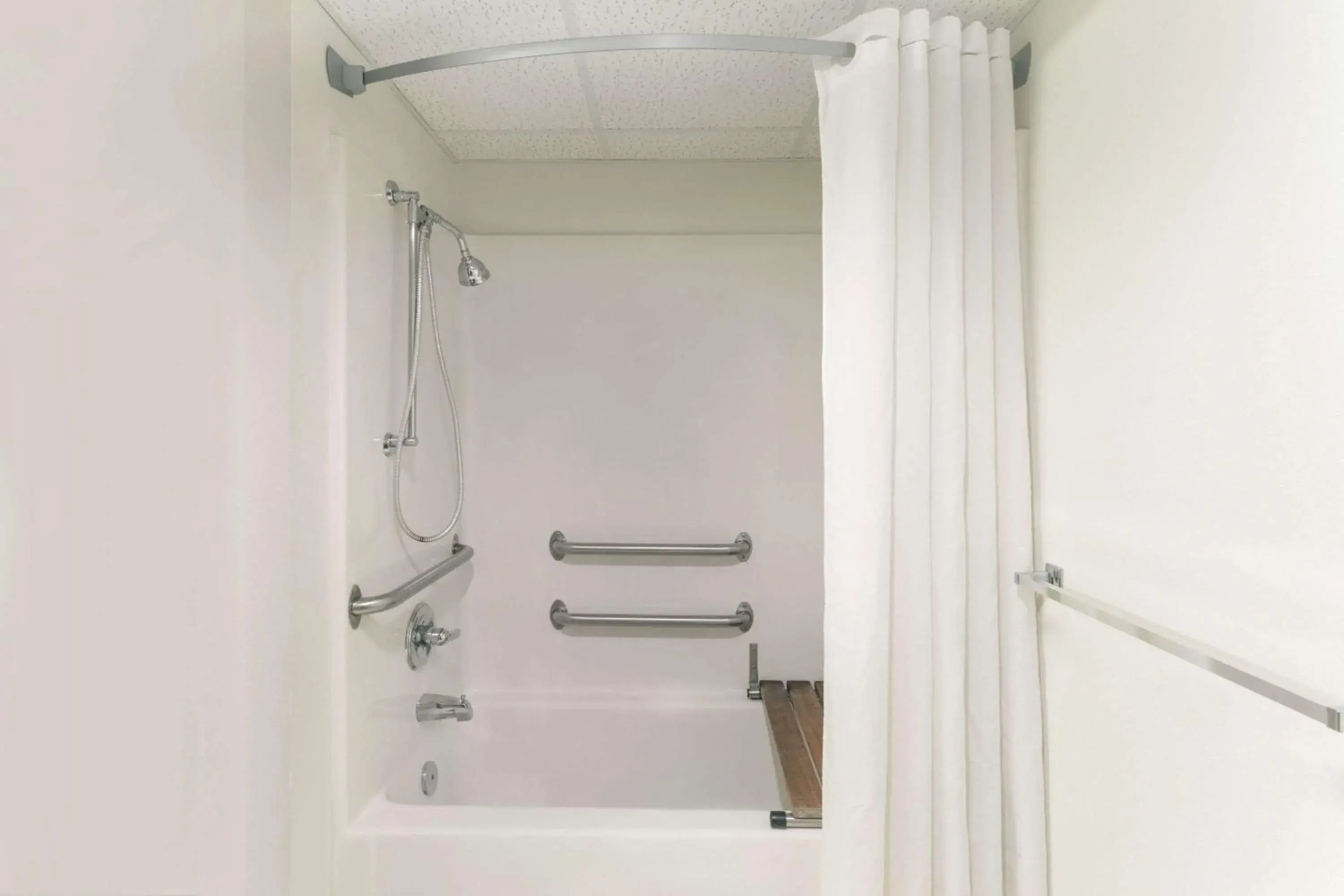 Queen Room - Mobility Access/Non-Smoking in Super 8 by Wyndham Dewitt Queen Room - Mobility Access/Non-Smoking in Super 8 by Wyndham Dewitt