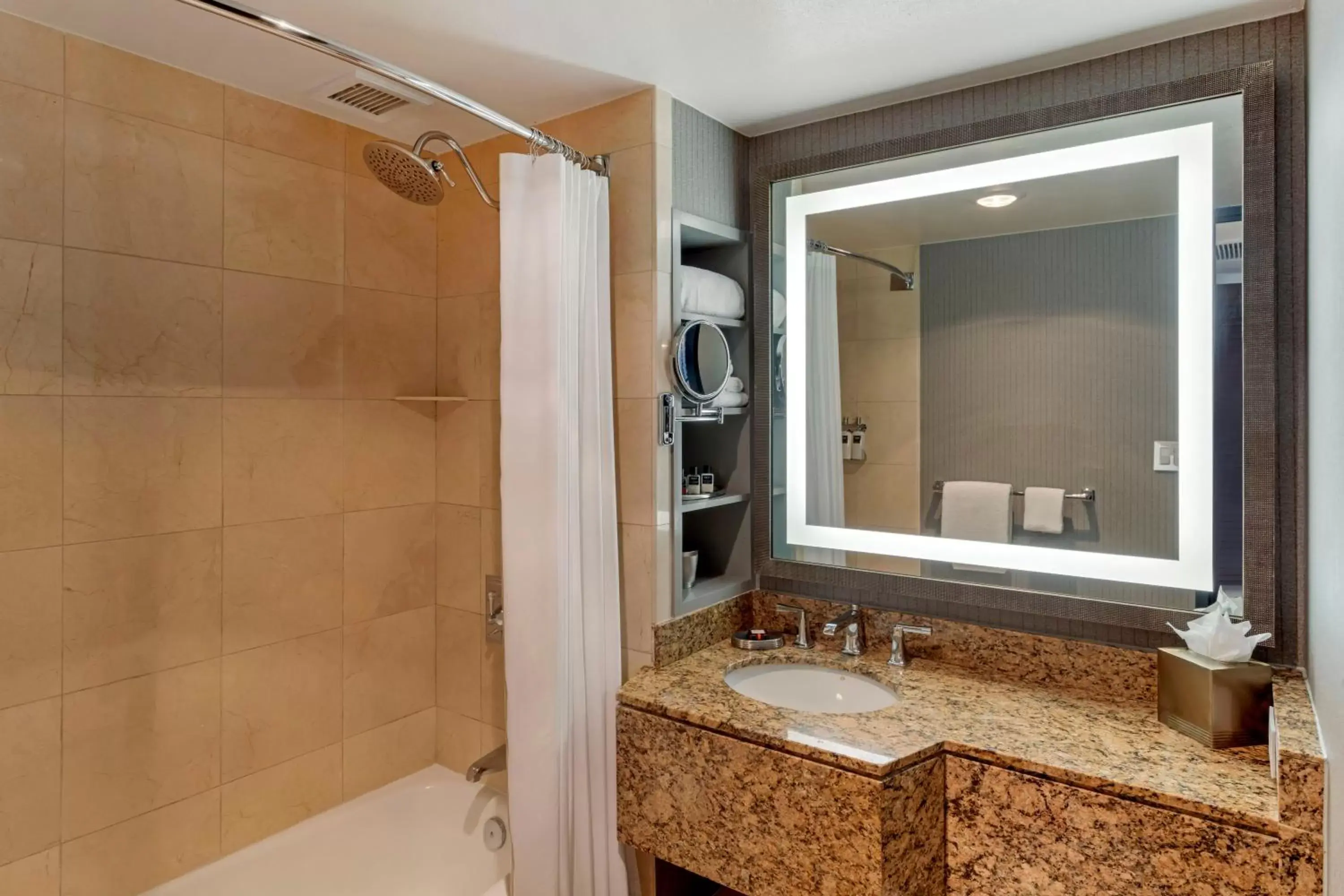 Premier King Room in Omni New Haven Hotel at Yale Premier King Room in Omni New Haven Hotel at Yale