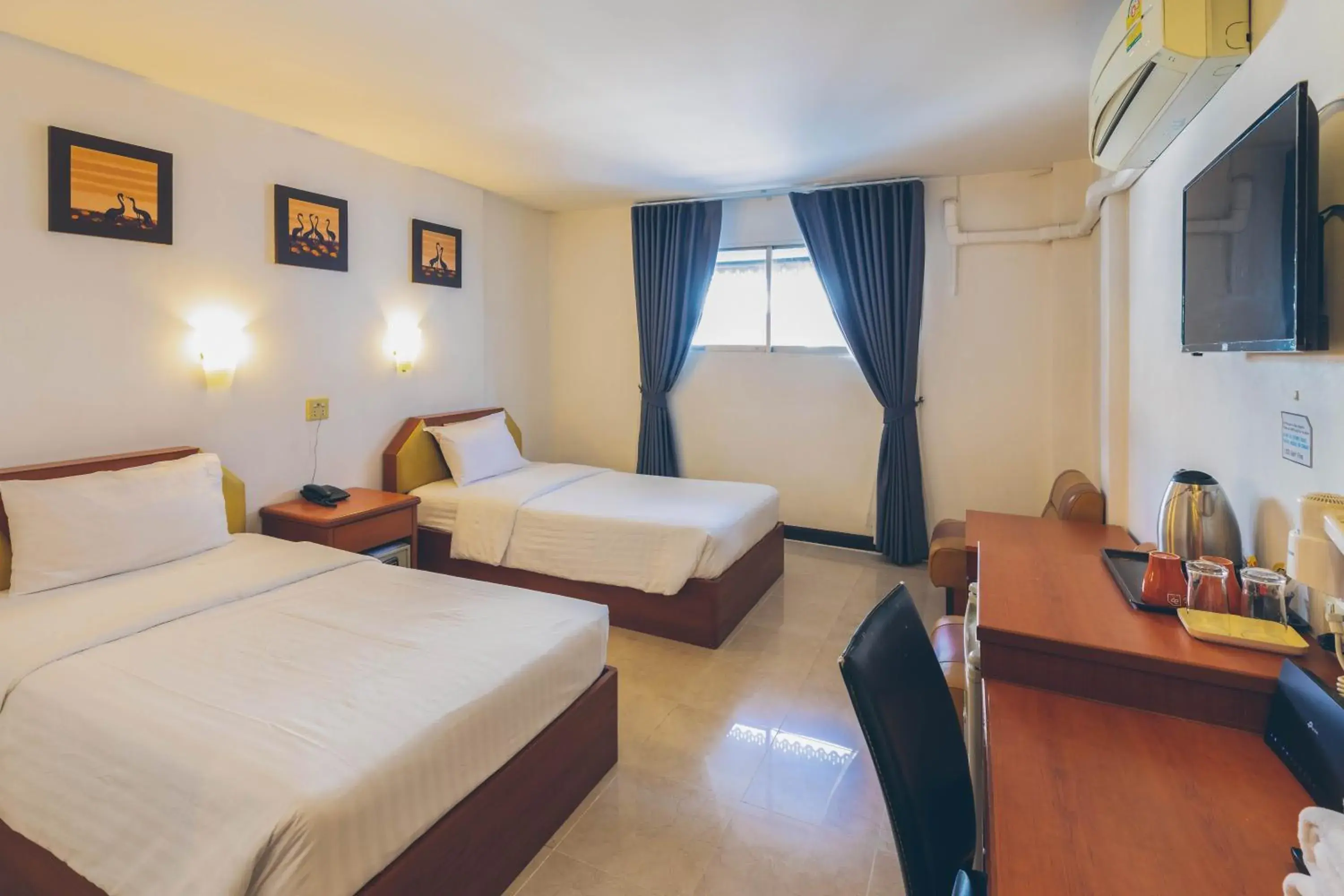 Standard Twin Room in Atlas Bangkok Hotel Standard Twin Room in Atlas Bangkok Hotel