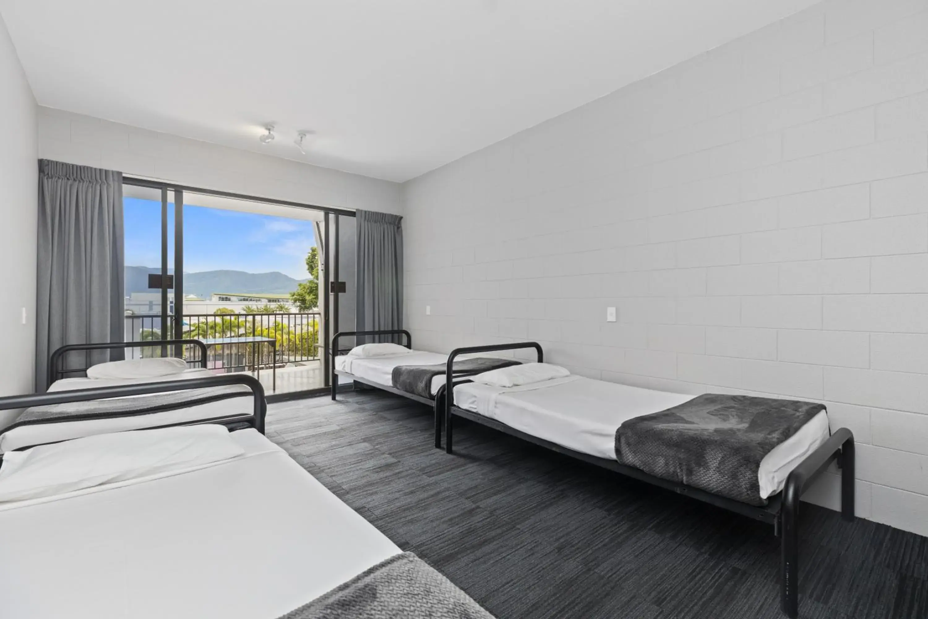 Single Bed in 4-Bed Mixed Dormitory Room with Private Bathroom in Gilligan's Hotel & Resort Cairns Single Bed in 4-Bed Mixed Dormitory Room with Private Bathroom in Gilligan's Hotel & Resort Cairns