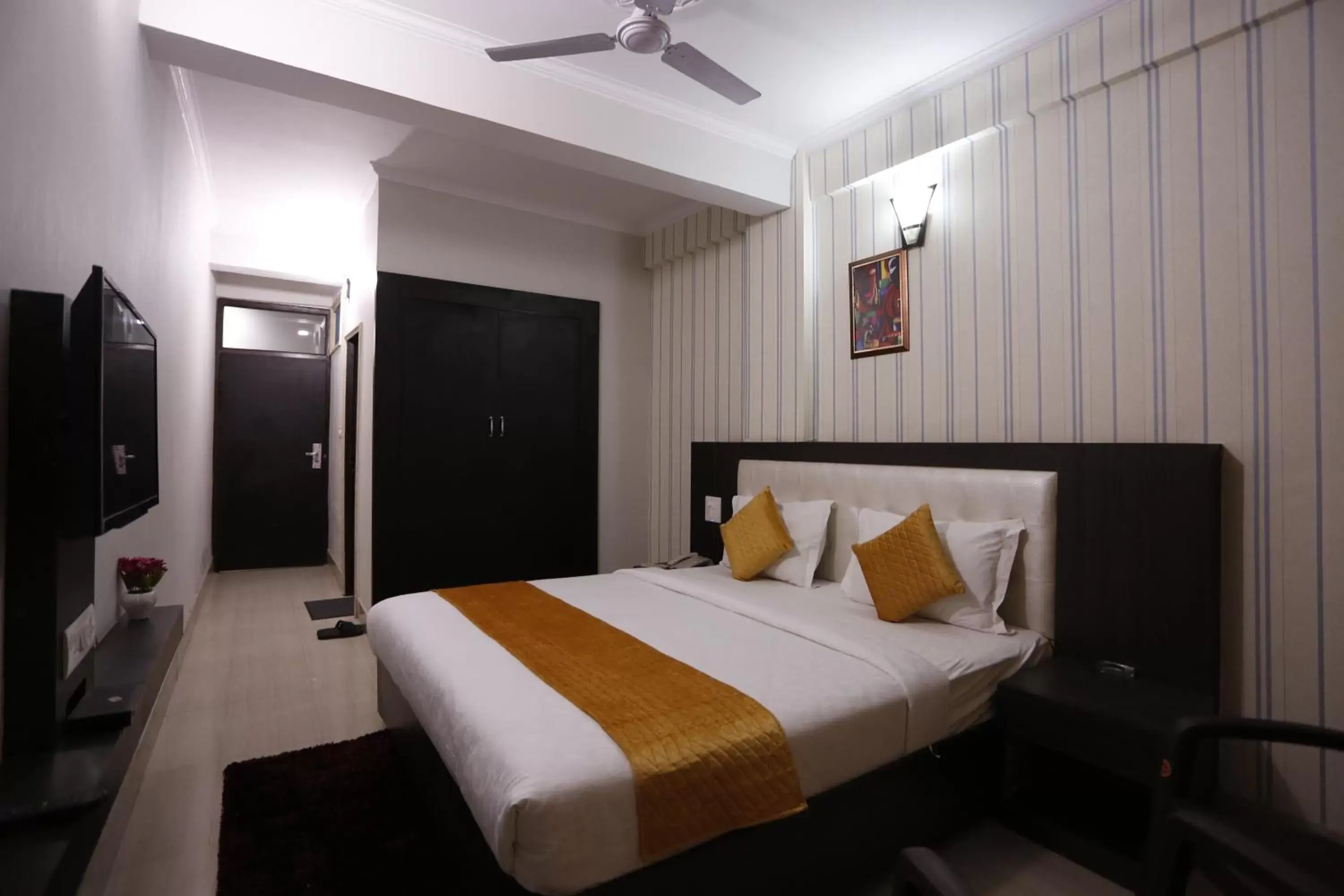 Deluxe Double Room with Balcony in Paradise Ganga - A River Side Hotel Deluxe Double Room with Balcony in Paradise Ganga - A River Side Hotel