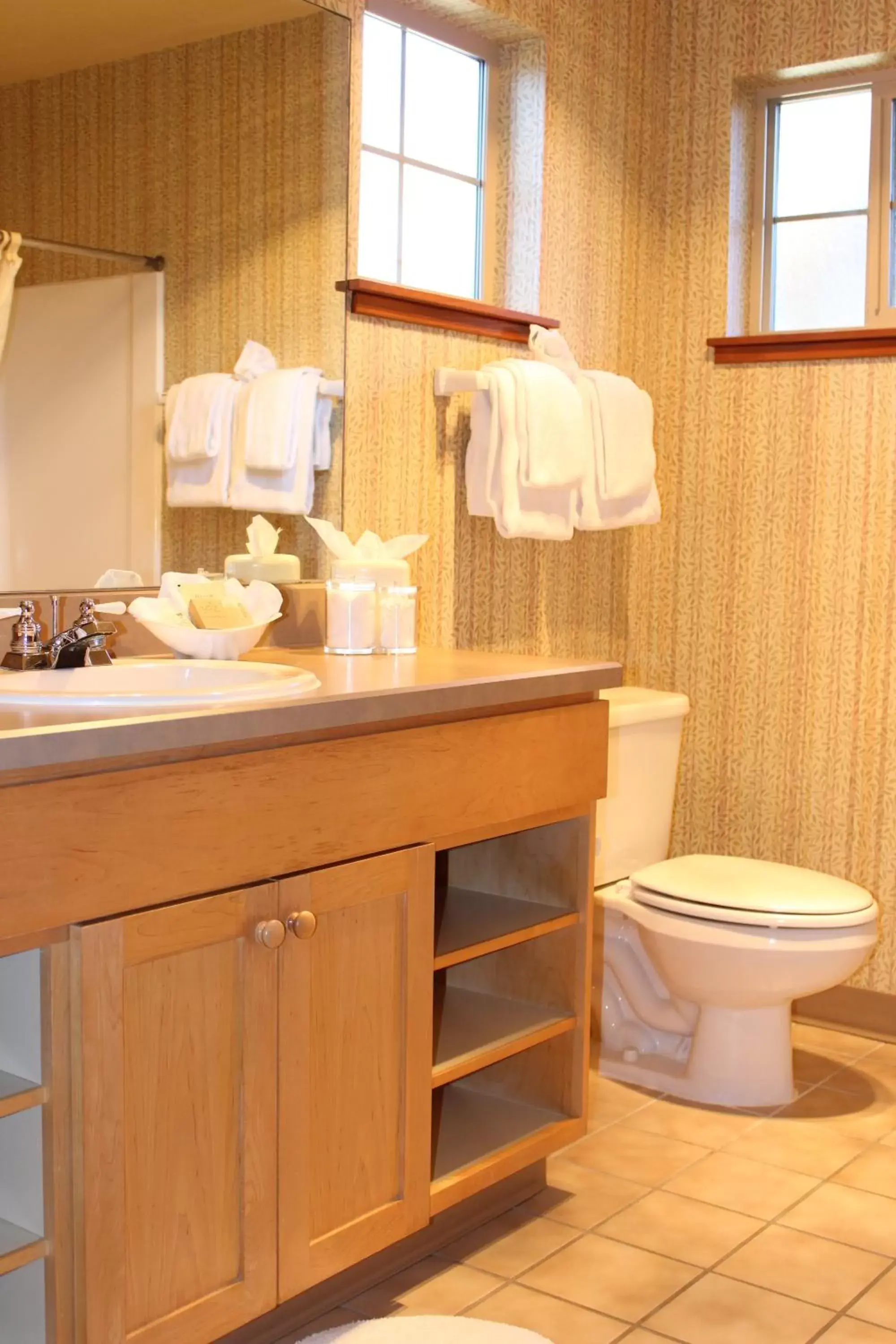 Classic King Room with Sofa Sleeper, 2nd Floor, Non - Pet in Inn at Cannon Beach Classic King Room with Sofa Sleeper, 2nd Floor, Non - Pet in Inn at Cannon Beach